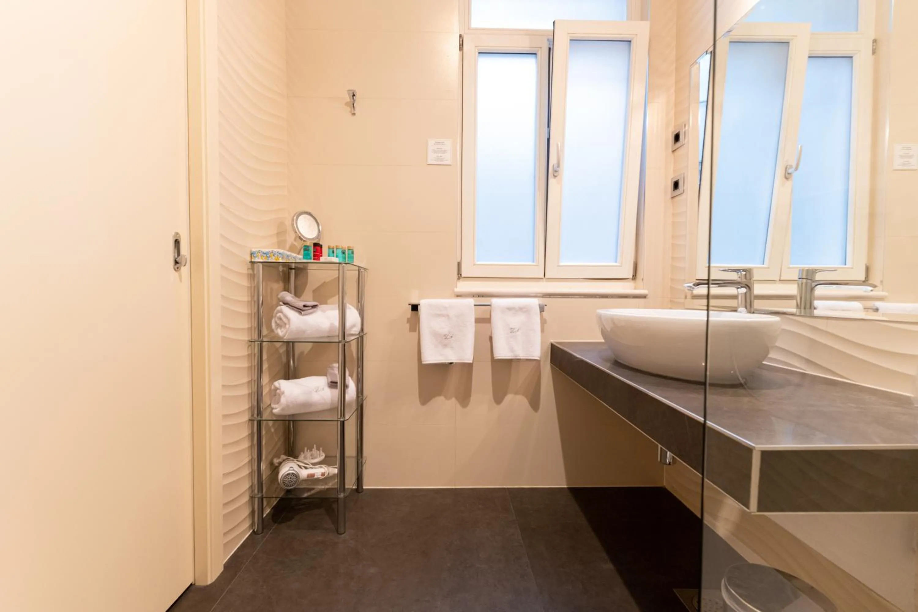 Shower in Heritage Hotel Antique Split