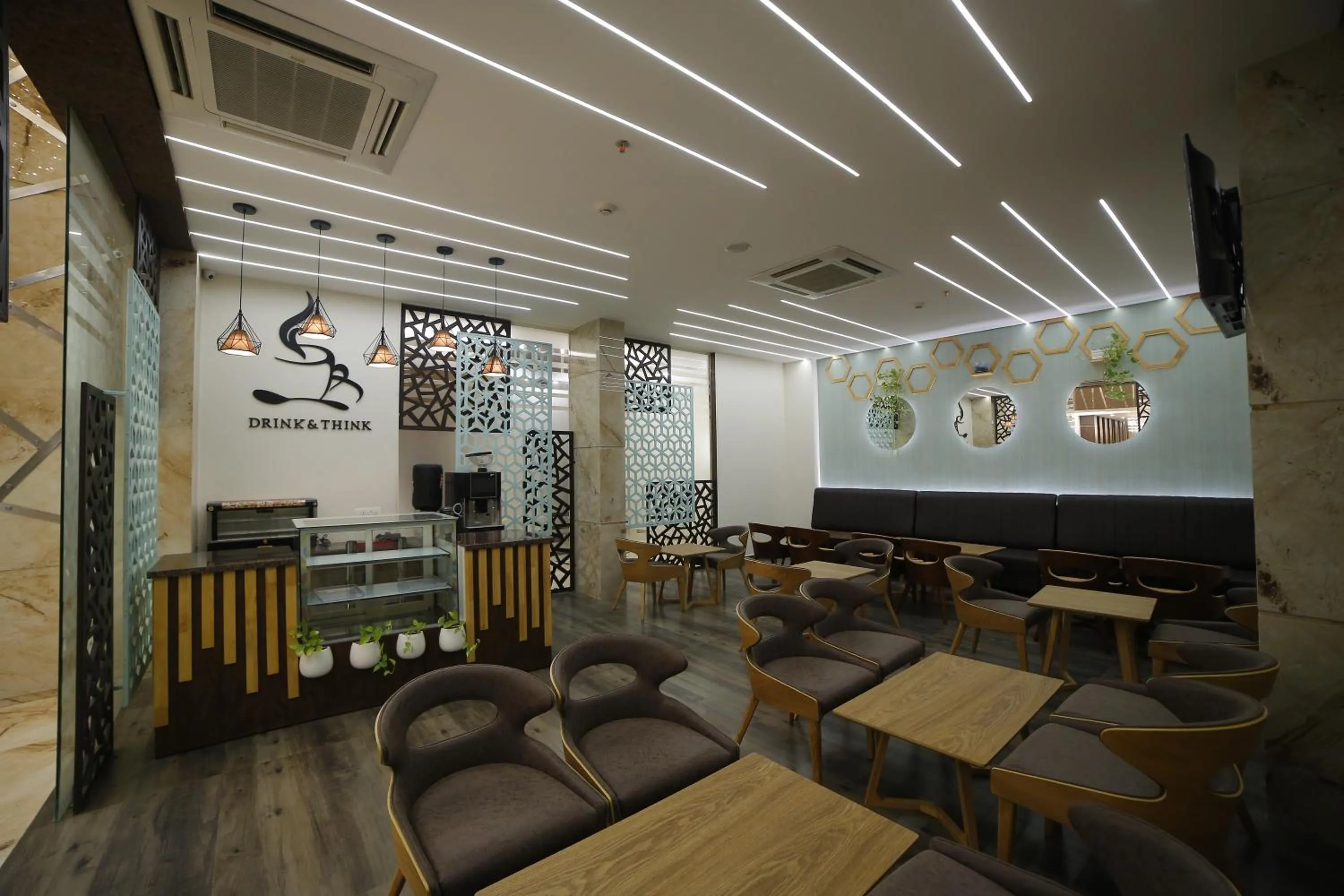 Coffee/tea facilities in Hotel Annapurna De Royal