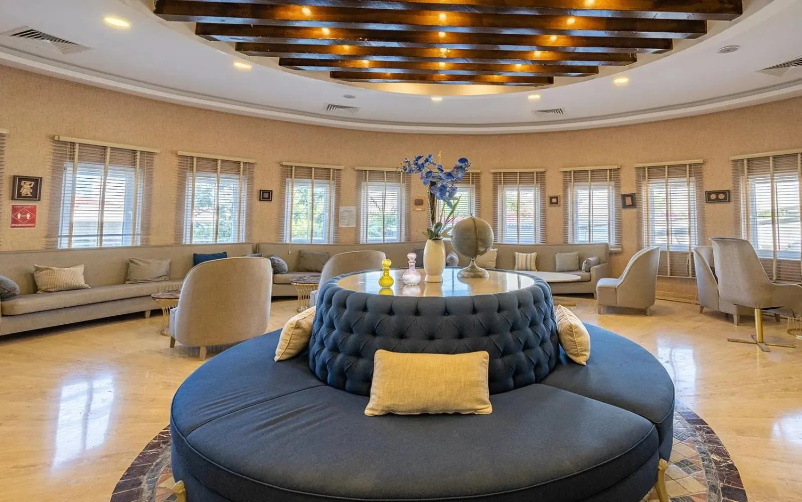 Seating area in Golden Beach Resort & Spa