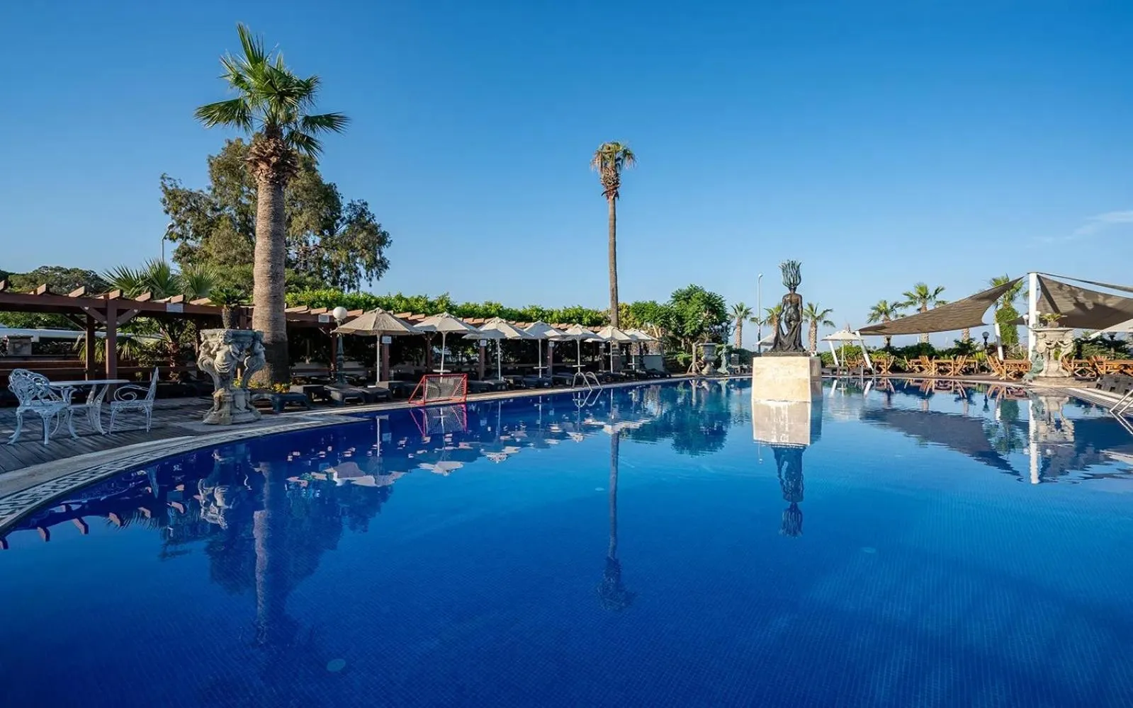 Pool view in Golden Beach Resort & Spa