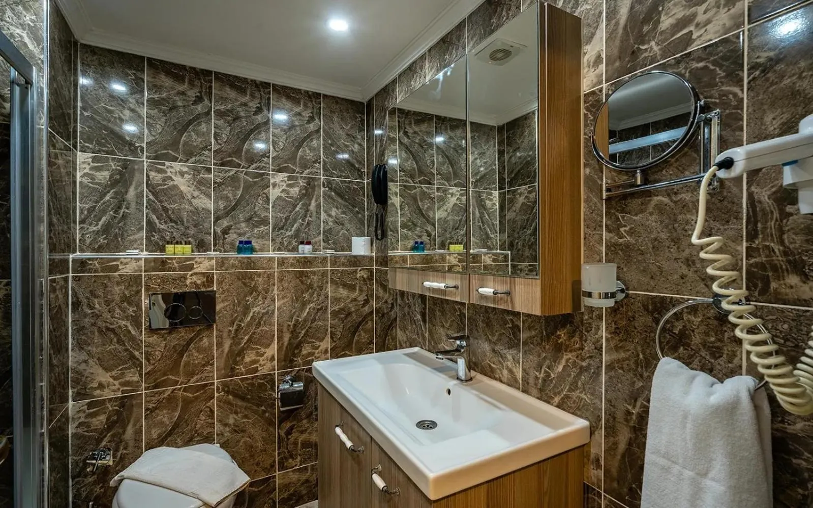 Shower in Golden Beach Resort & Spa