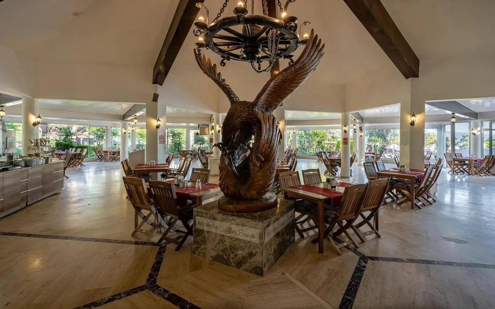 Restaurant/places to eat in Golden Beach Resort & Spa