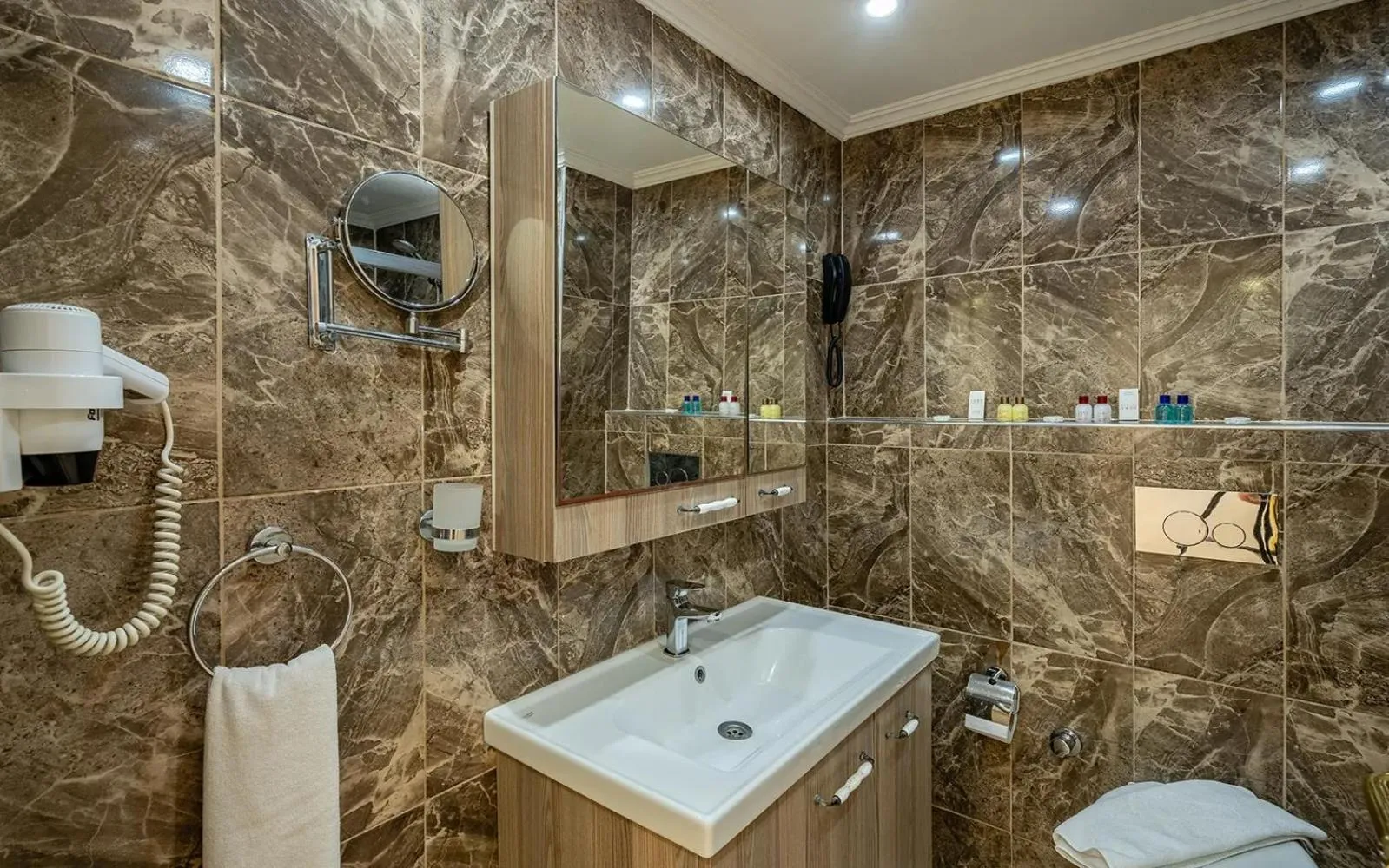 Shower in Golden Beach Resort & Spa