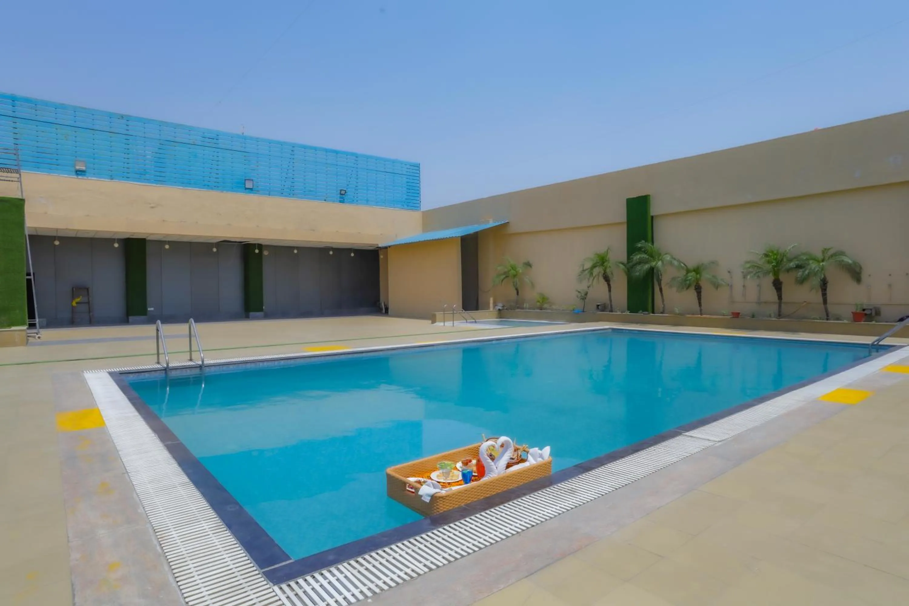 Swimming pool in The Conway