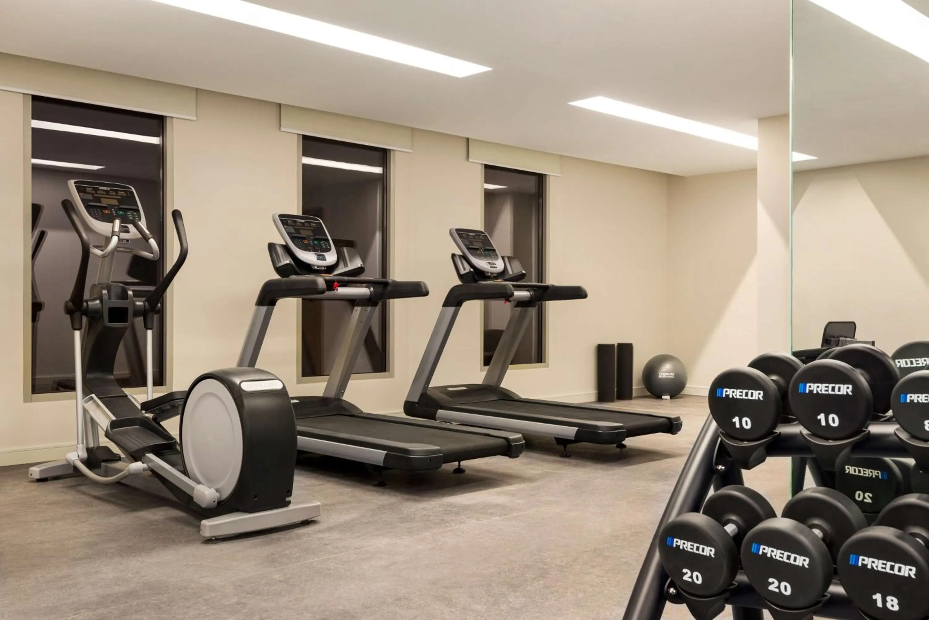 Fitness centre/facilities in Radisson Hotel & Residence Riyadh Olaya