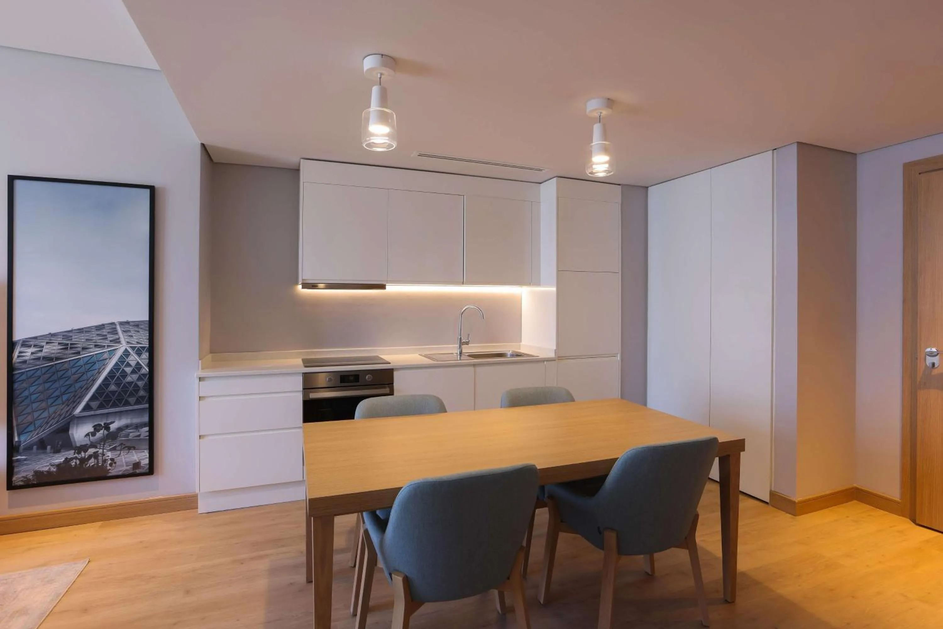 Kitchen or kitchenette in Radisson Hotel & Residence Riyadh Olaya