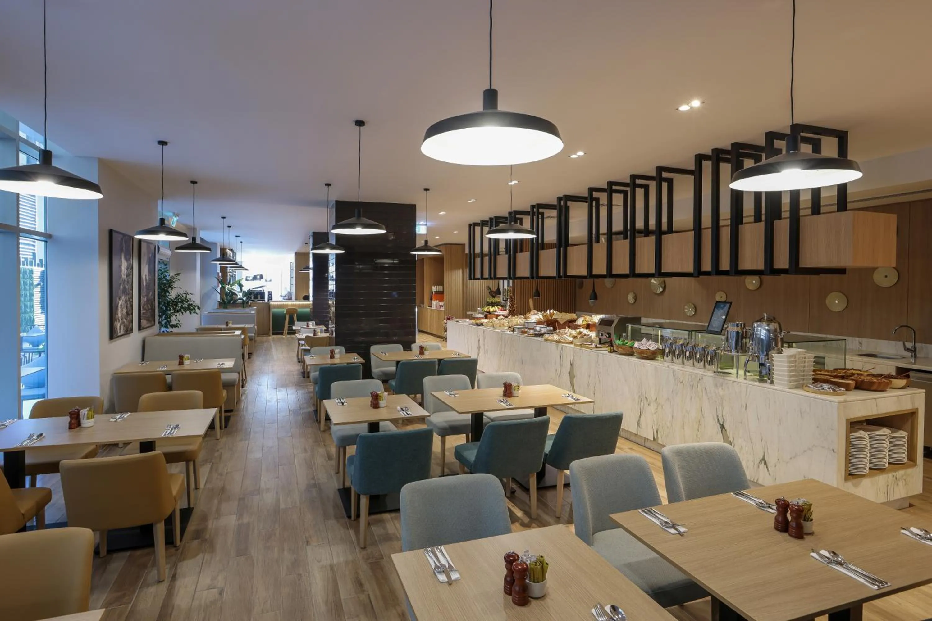 Restaurant/places to eat in Radisson Hotel & Residence Riyadh Olaya