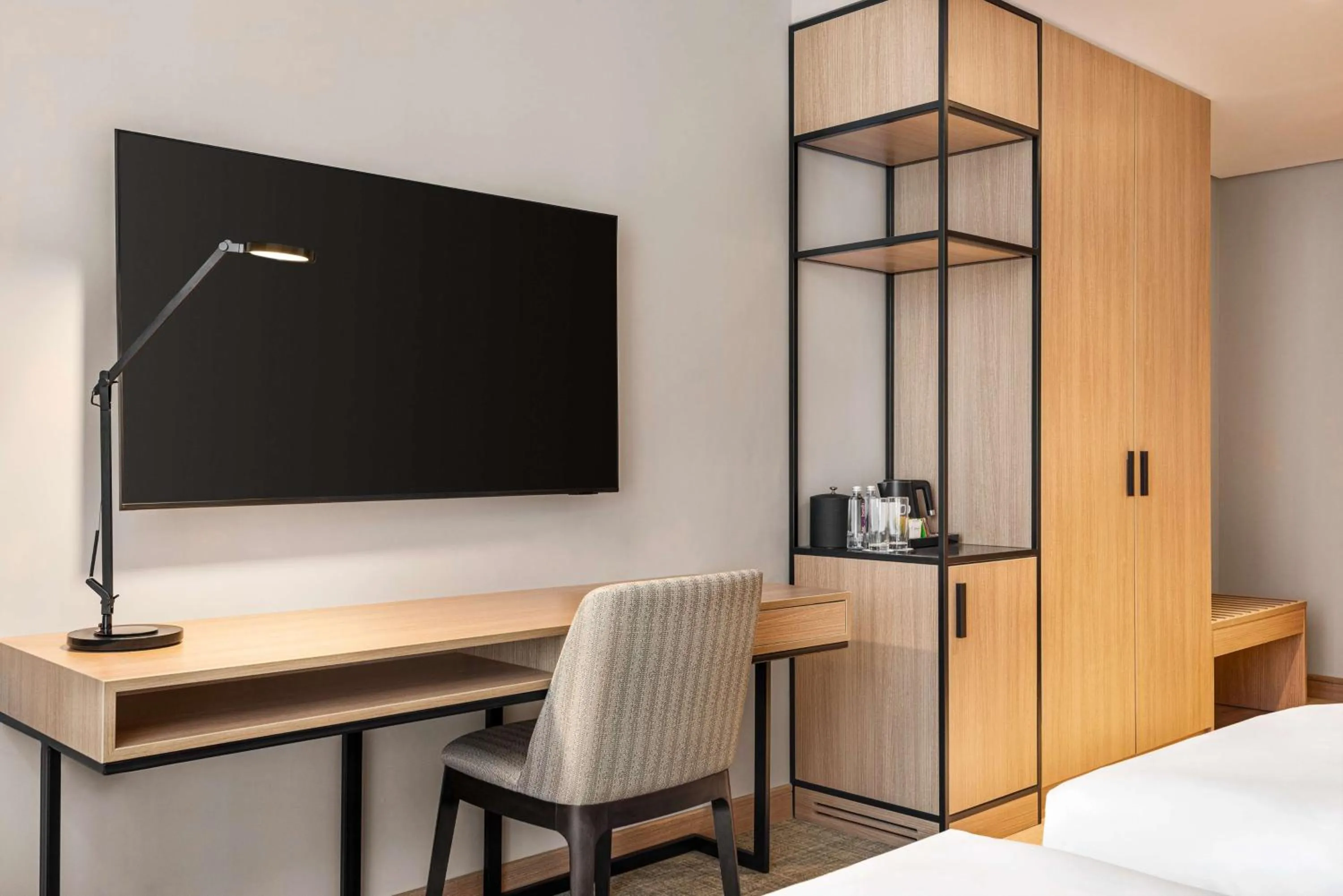 Bedroom, Bed in Radisson Hotel & Residence Riyadh Olaya