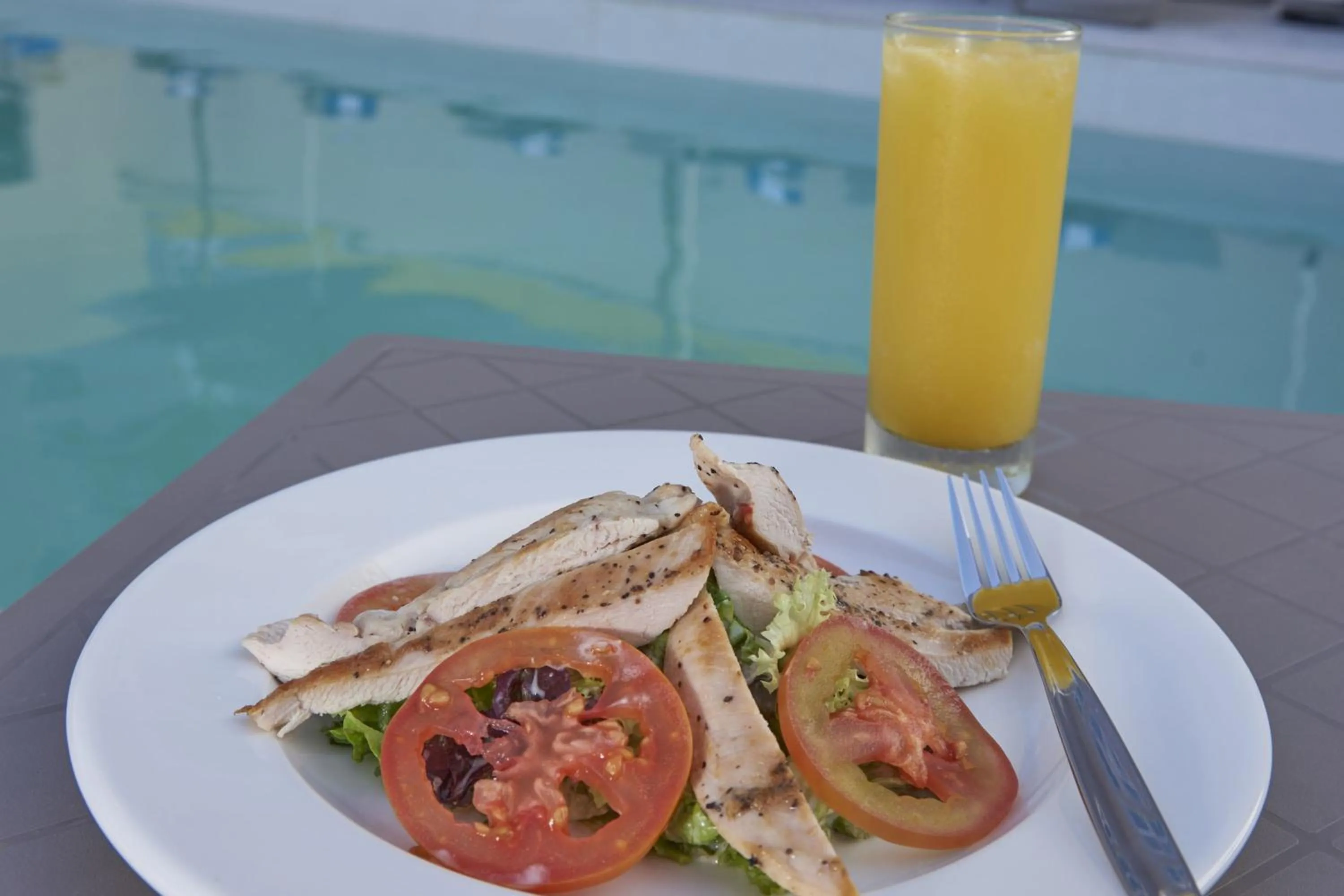 Restaurant/places to eat in City Express by Marriott Cancun Aeropuerto