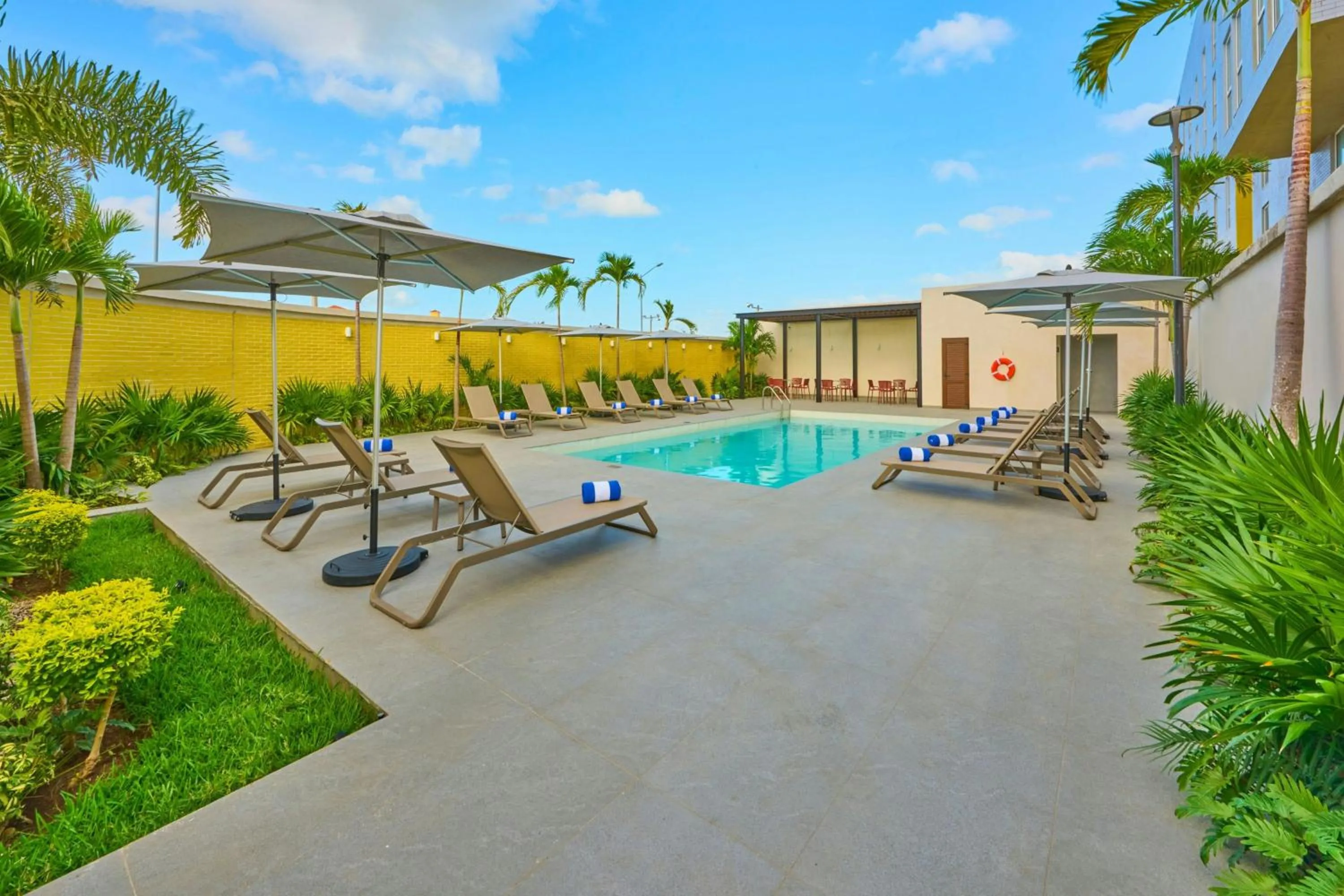 Swimming pool in City Express by Marriott Cancun Aeropuerto