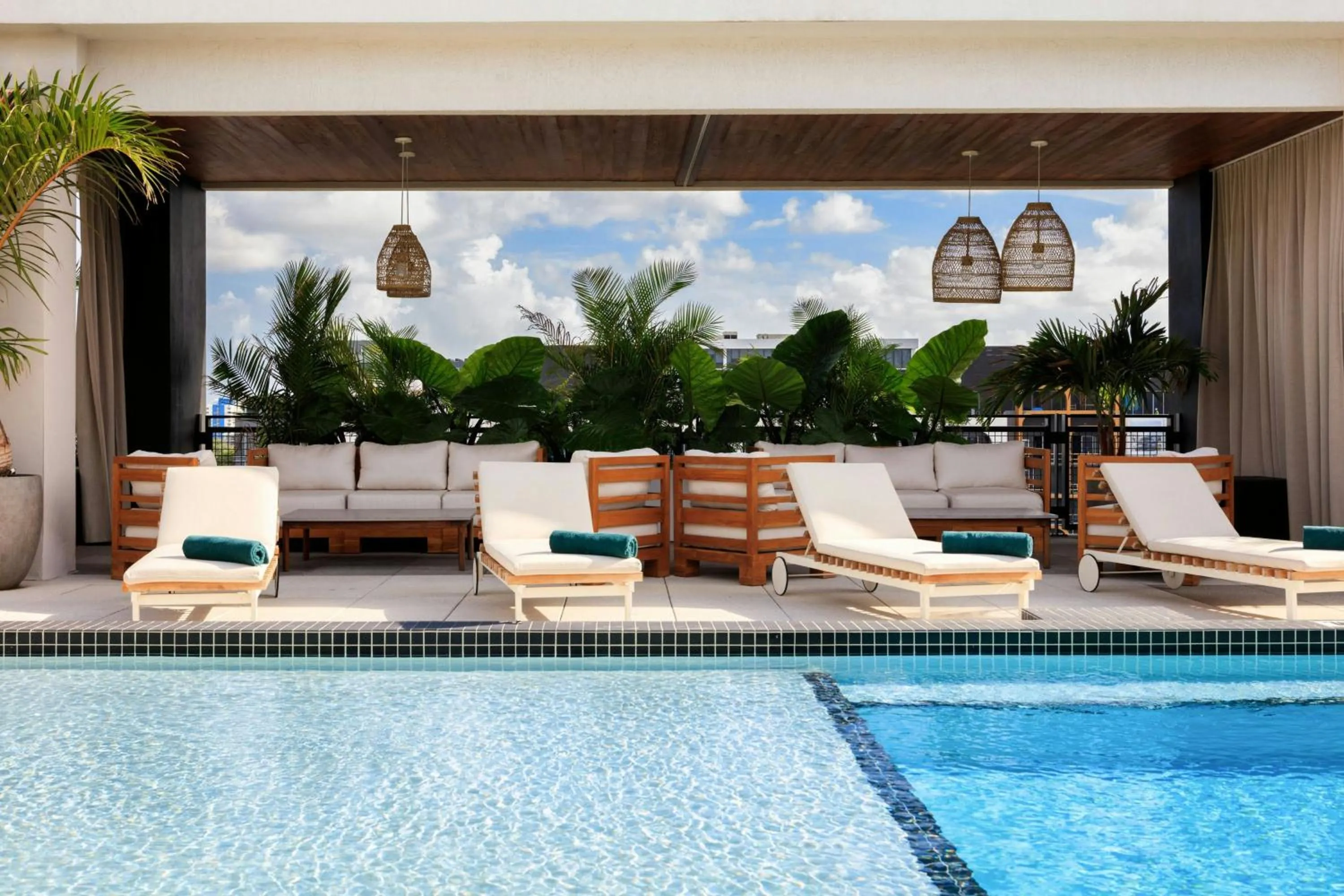 Swimming pool in Moxy Miami Wynwood