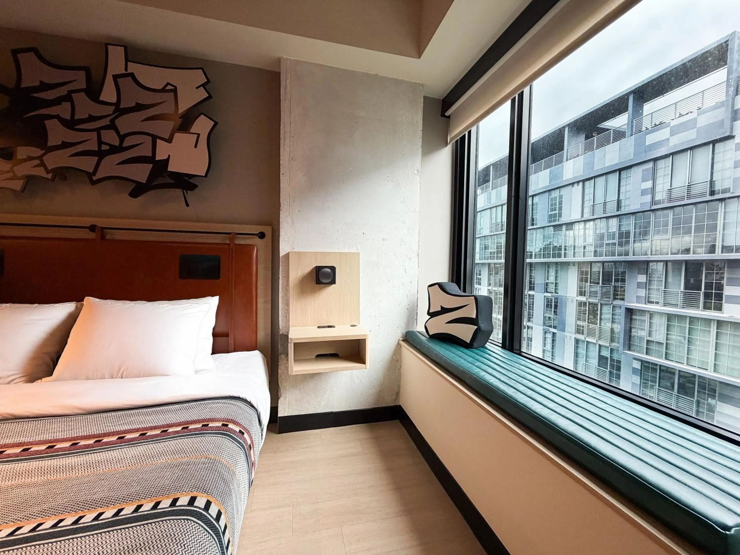 View (from property/room), Bed in Moxy Miami Wynwood