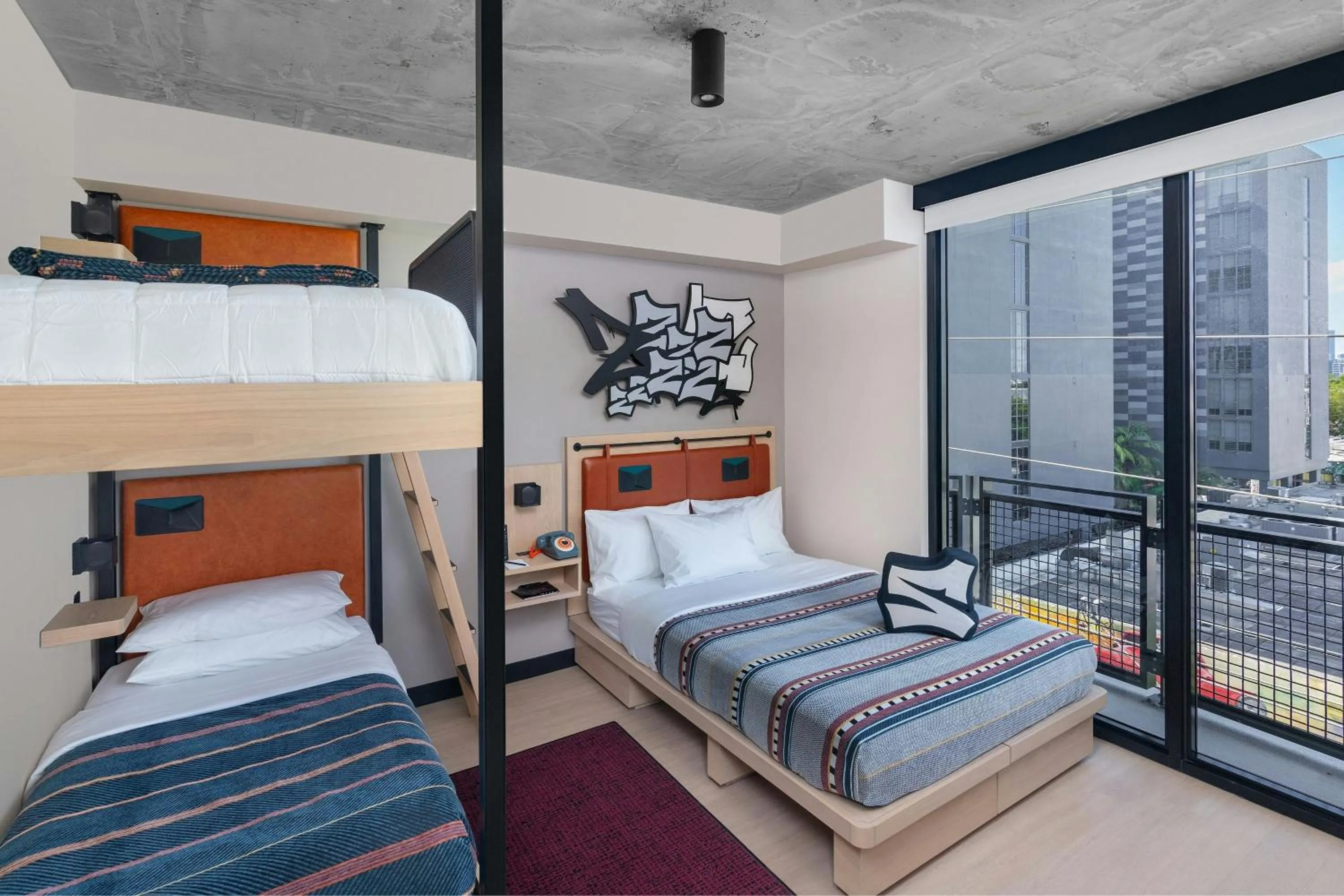 Photo of the whole room, Bed in Moxy Miami Wynwood