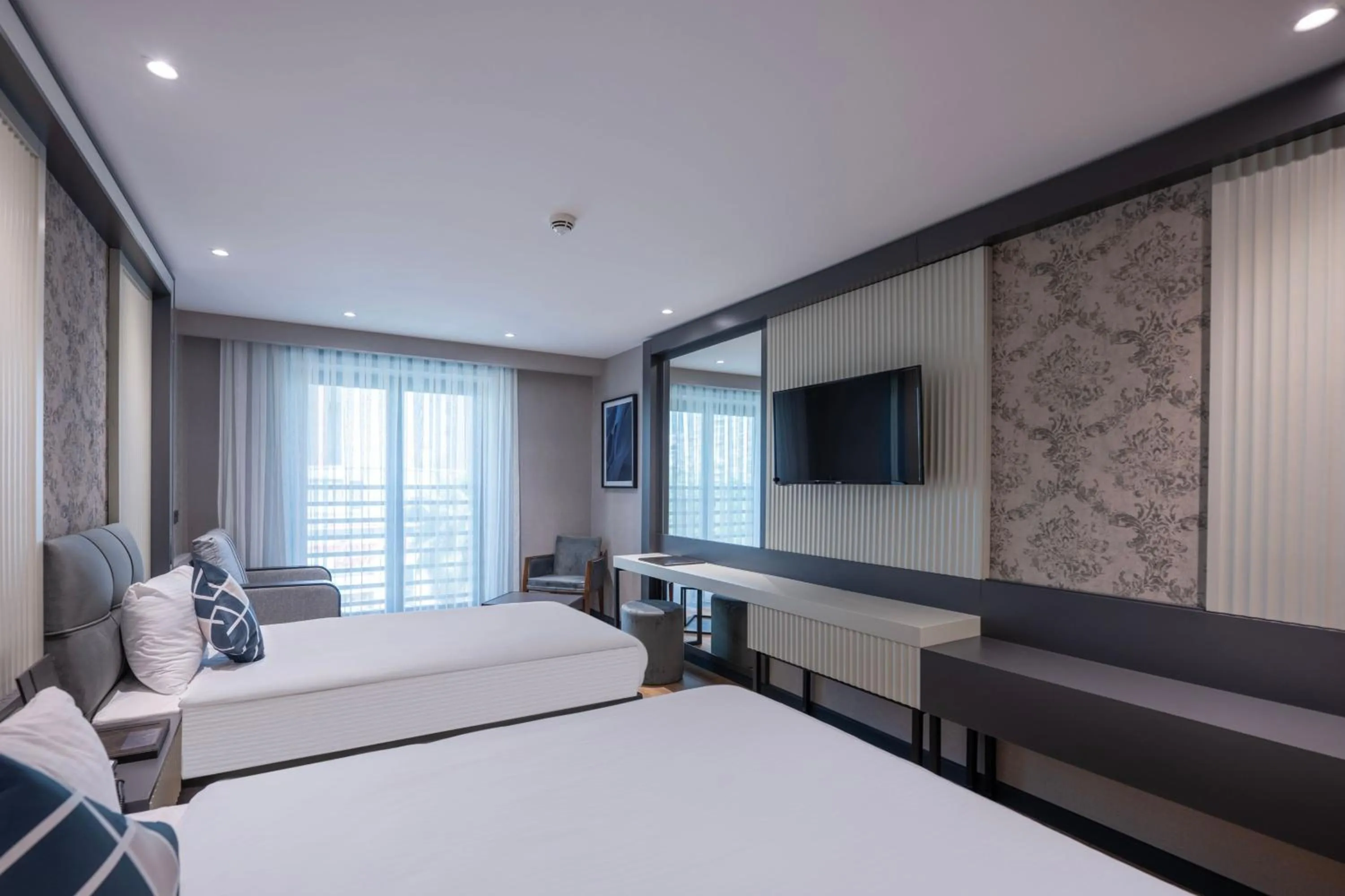 Photo of the whole room, Bed in Four Points Flex by Sheraton Antalya Lara