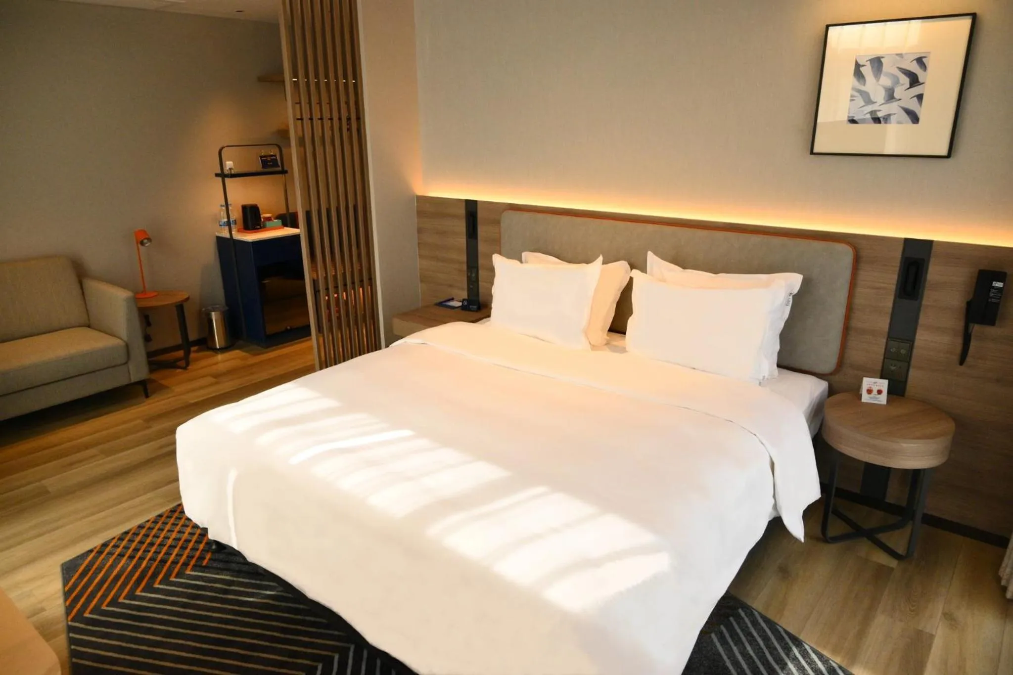 Photo of the whole room, Bed in Holiday Inn Express Yuhuan Wetland Park by IHG