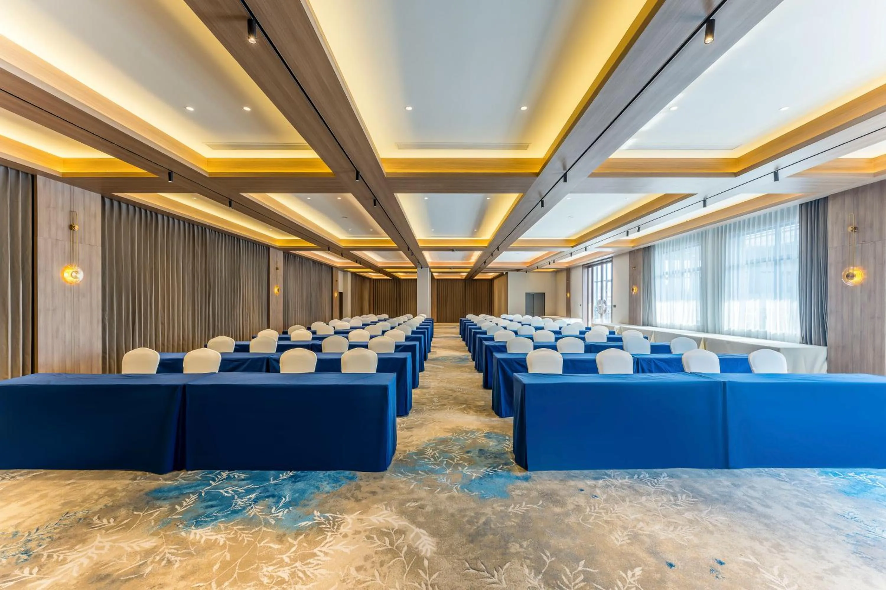 Meeting/conference room in Holiday Inn Express Yuhuan Wetland Park by IHG