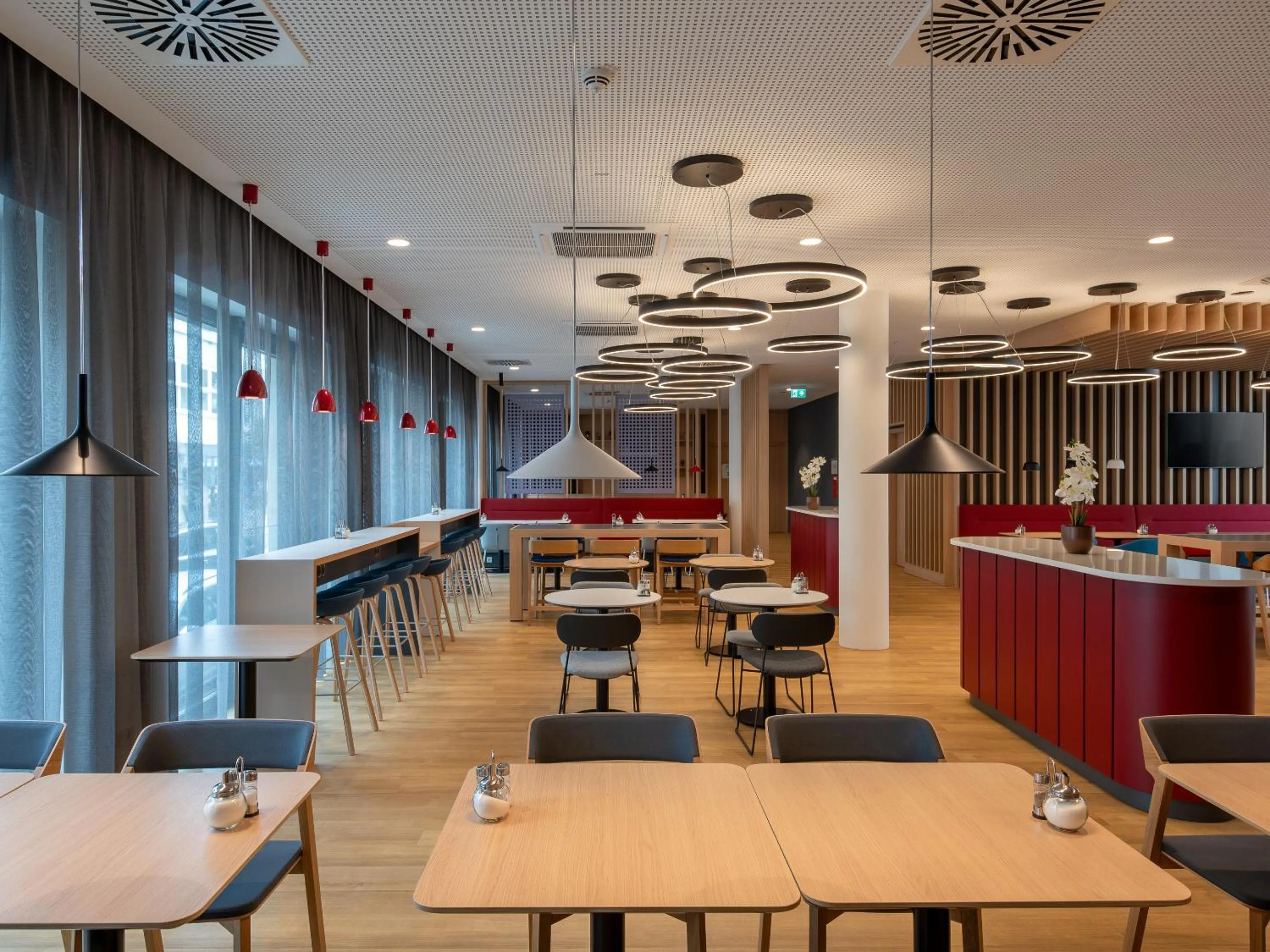 Restaurant/places to eat in Holiday Inn Express Heilbronn by IHG