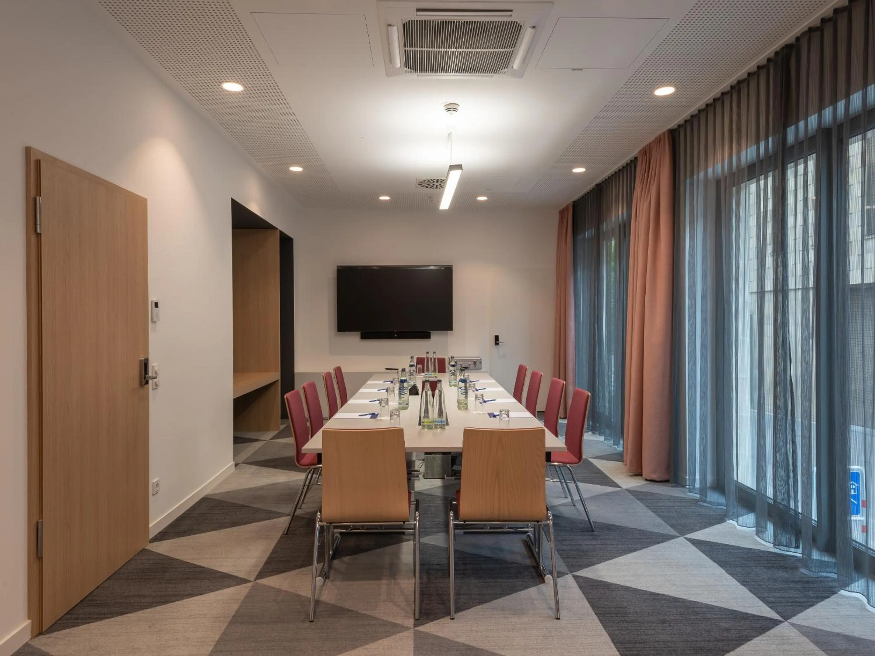 Meeting/conference room in Holiday Inn Express Heilbronn by IHG