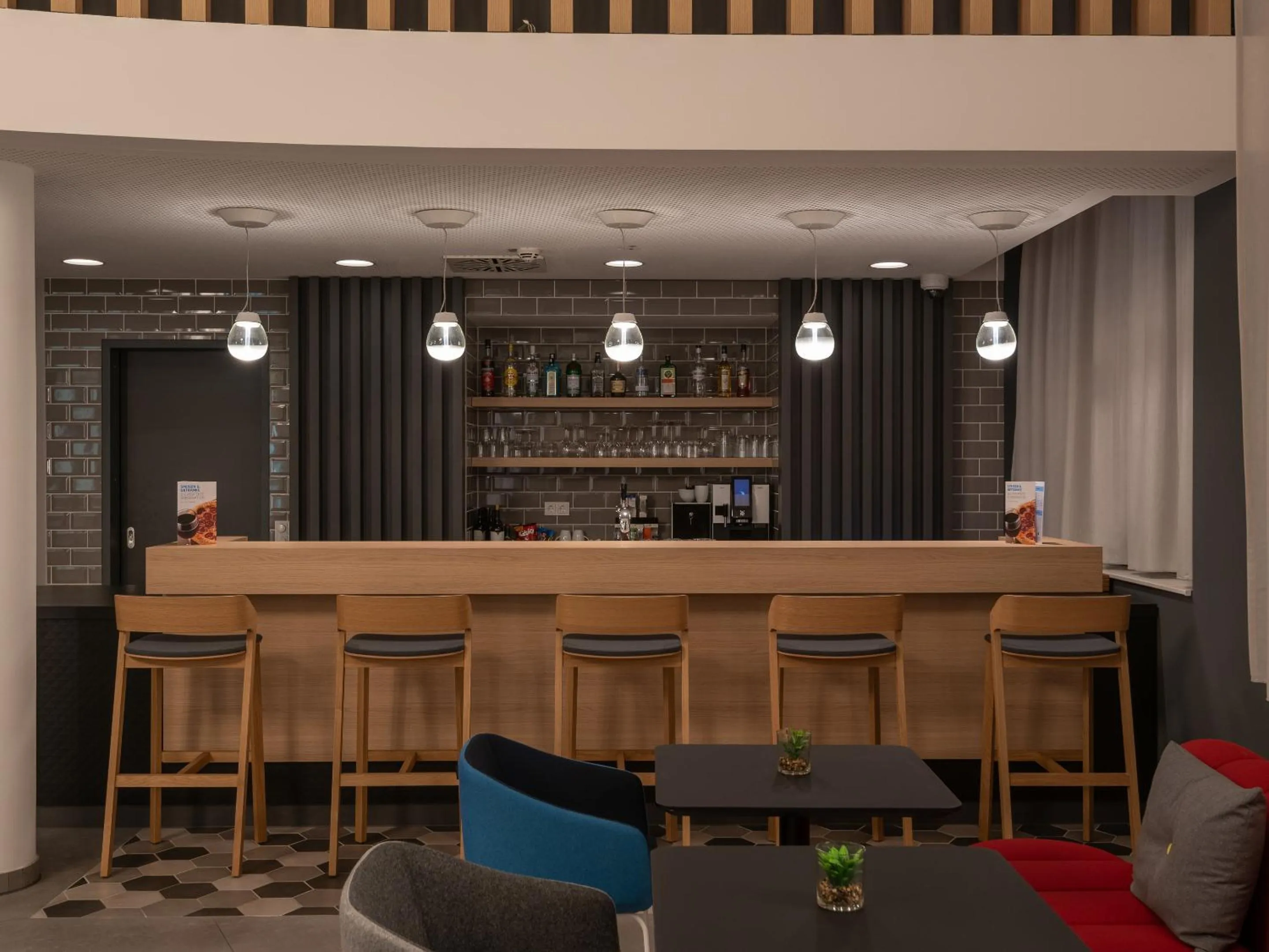 Lounge or bar in Holiday Inn Express Heilbronn by IHG