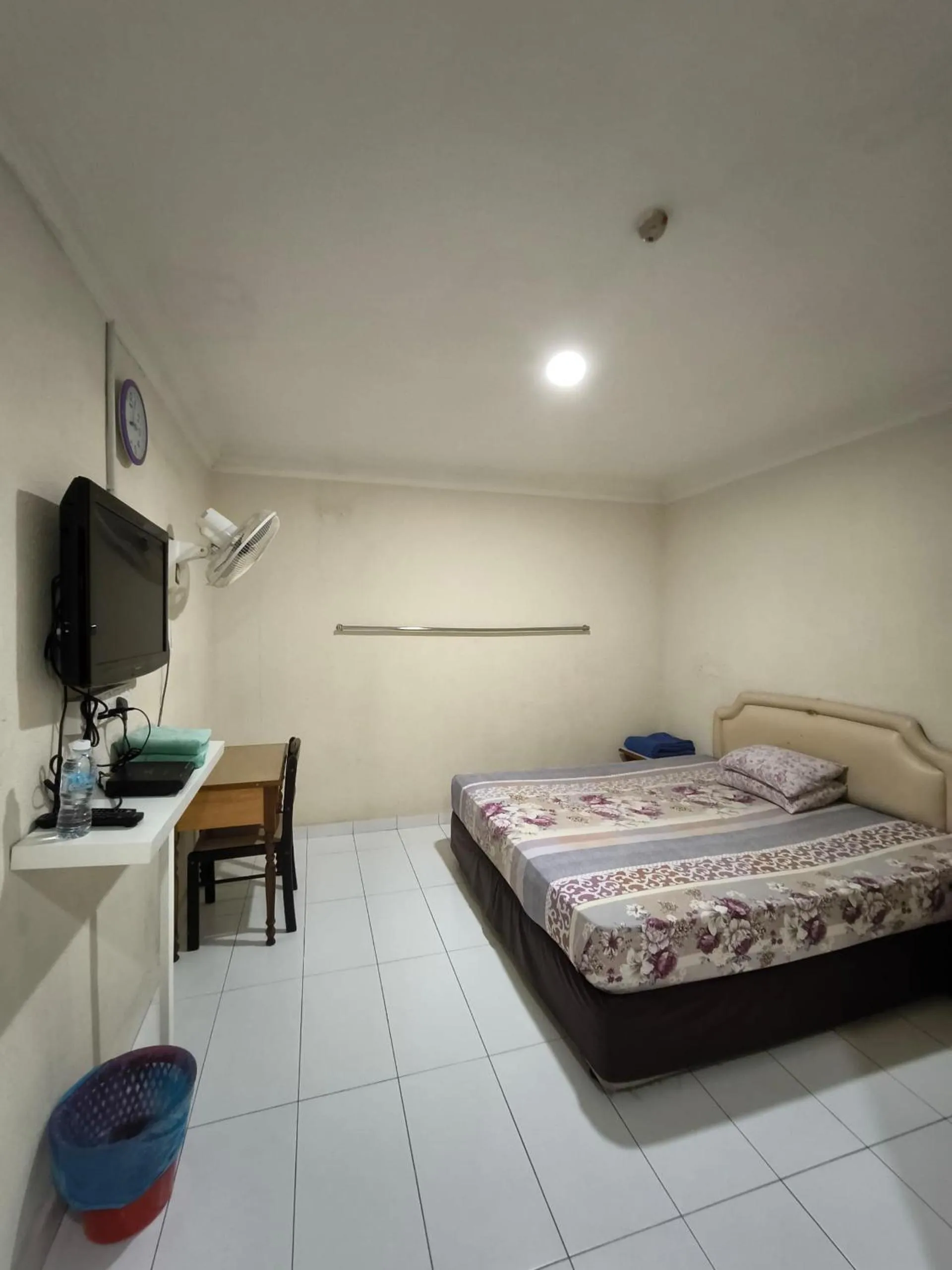 Bedroom in OYO 90895 Hotel Ikia