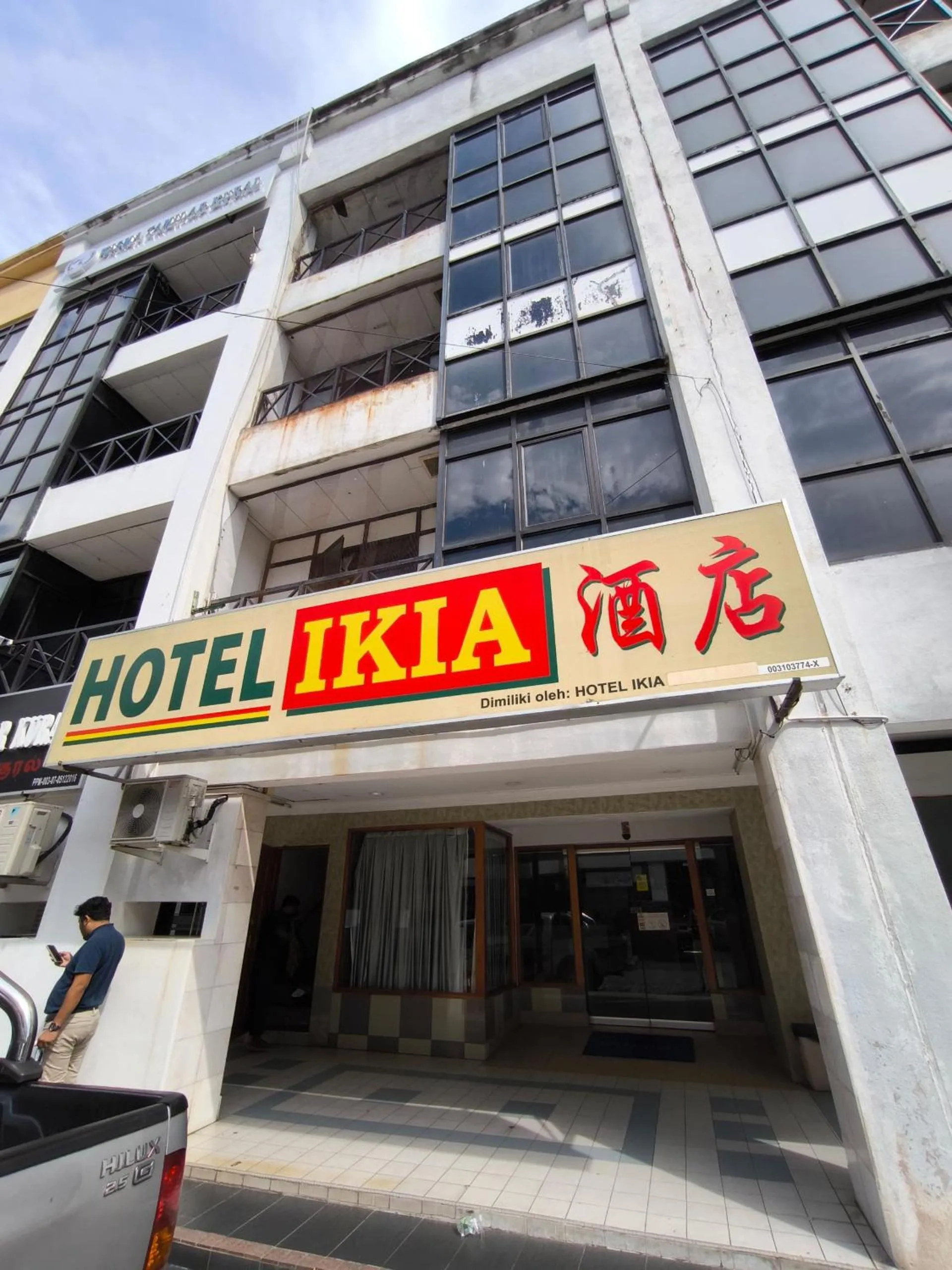 Facade/entrance in OYO 90895 Hotel Ikia