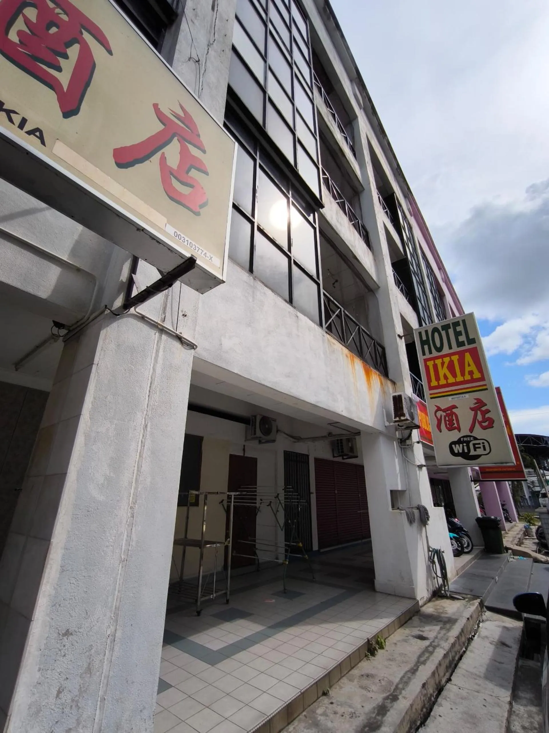 Facade/entrance in OYO 90895 Hotel Ikia