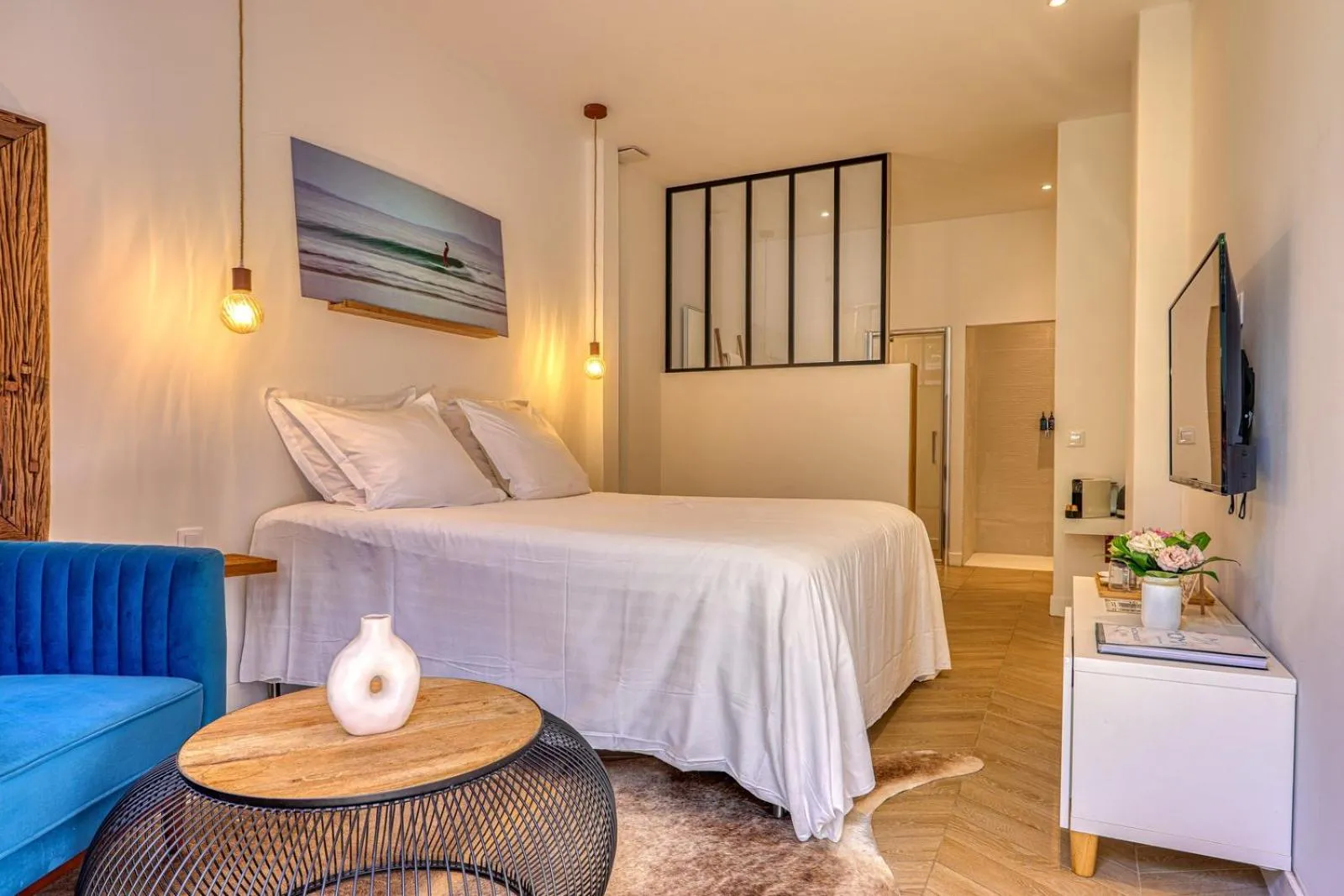 Bathroom, Bed in Le Moma by the ocean