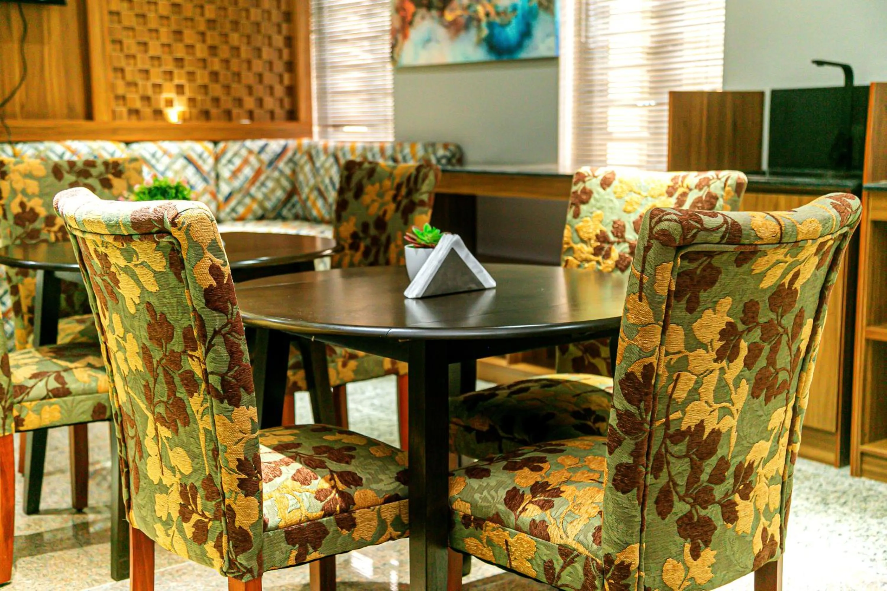 Restaurant/places to eat in Fragrance Apartments and Suites