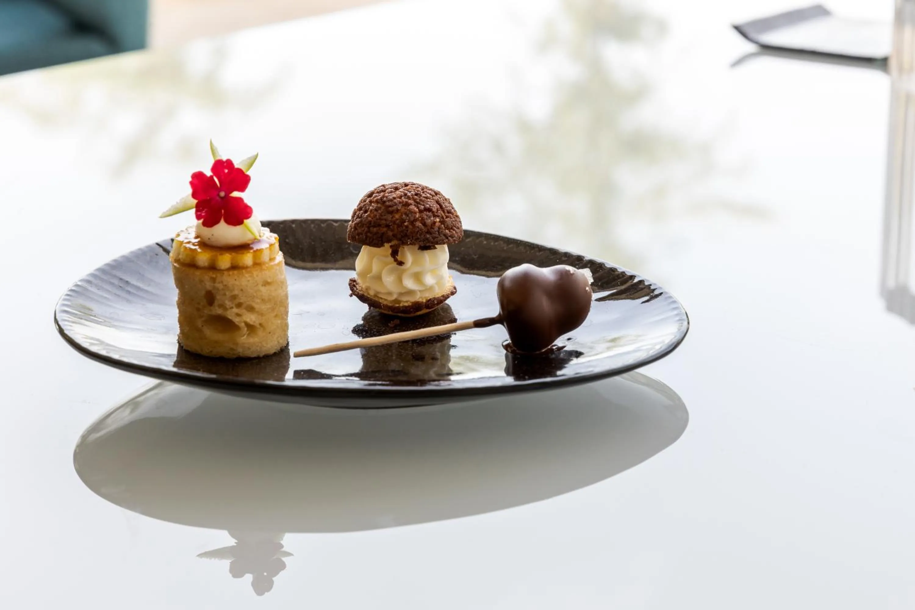 Restaurant/places to eat in Cala Beach Resort