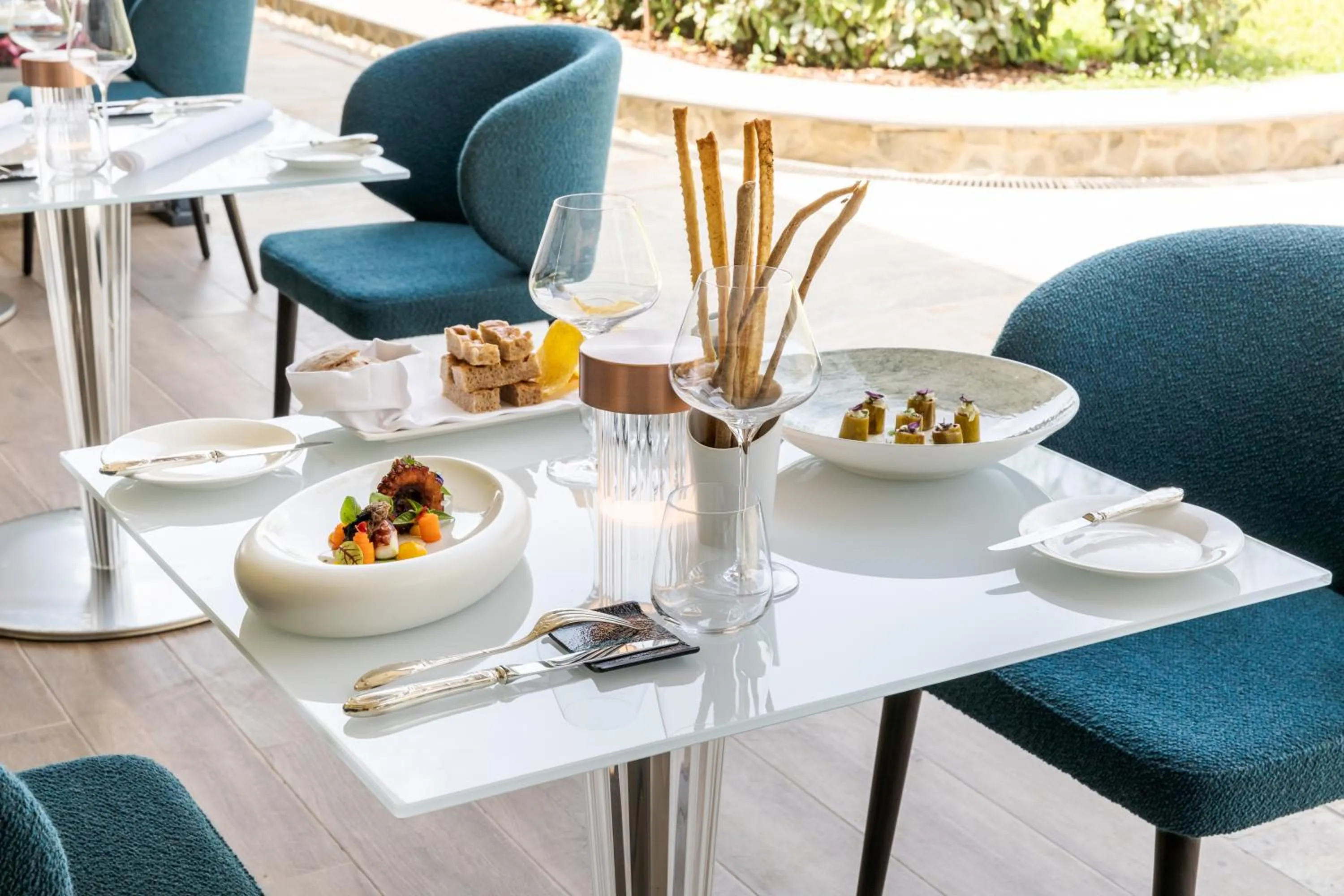 Restaurant/places to eat in Cala Beach Resort