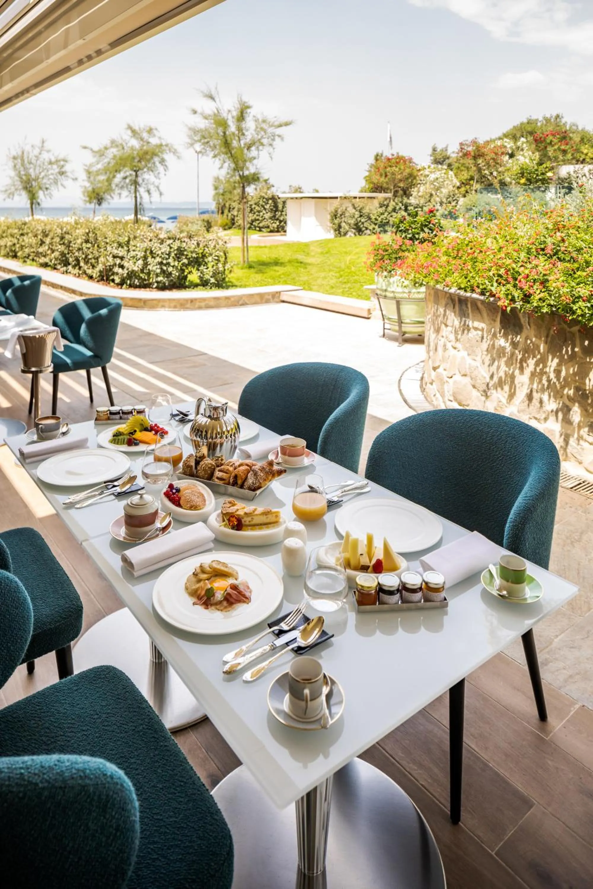 Restaurant/places to eat in Cala Beach Resort