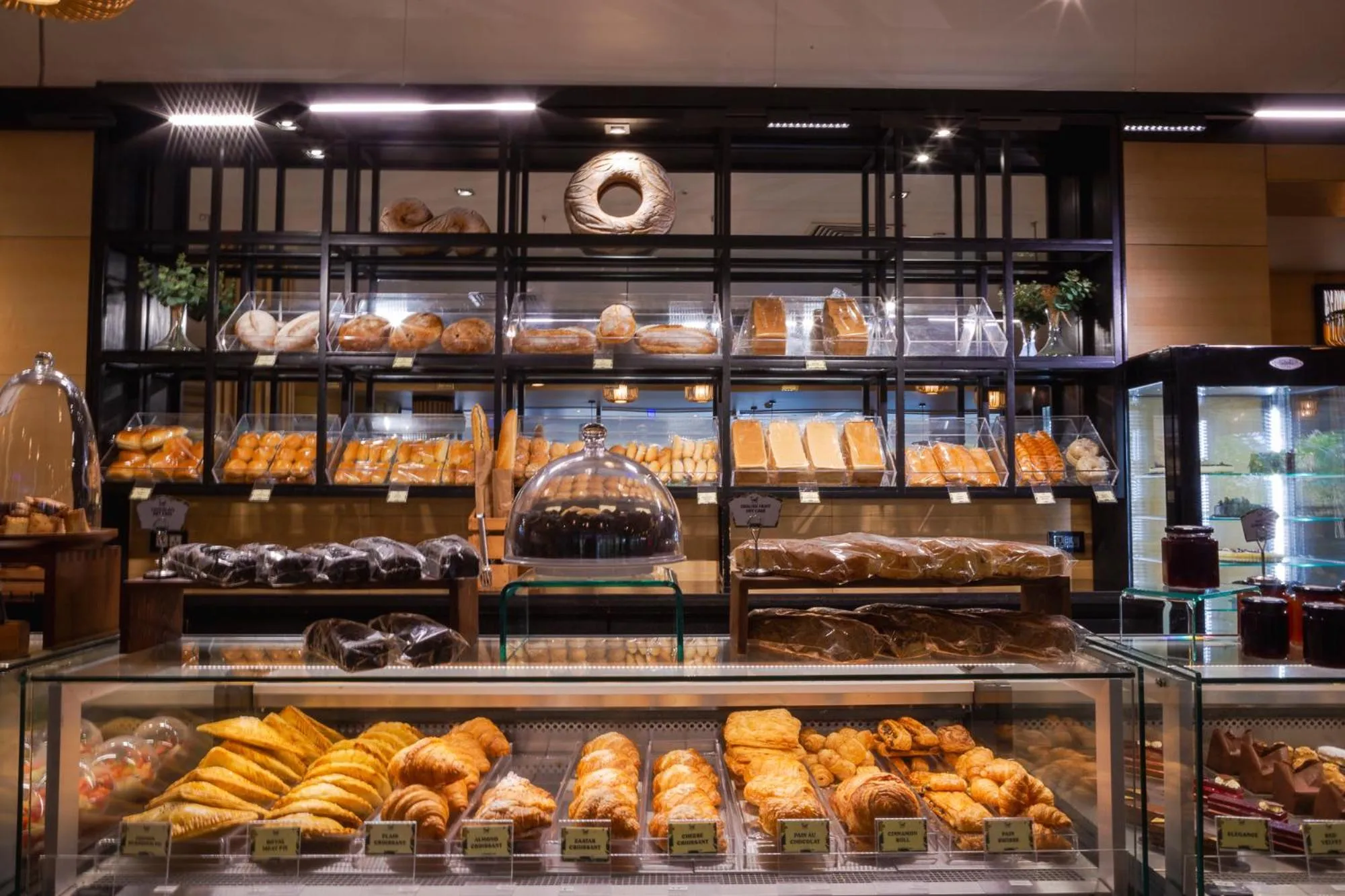 Restaurant/places to eat in Eko Hotel Suites