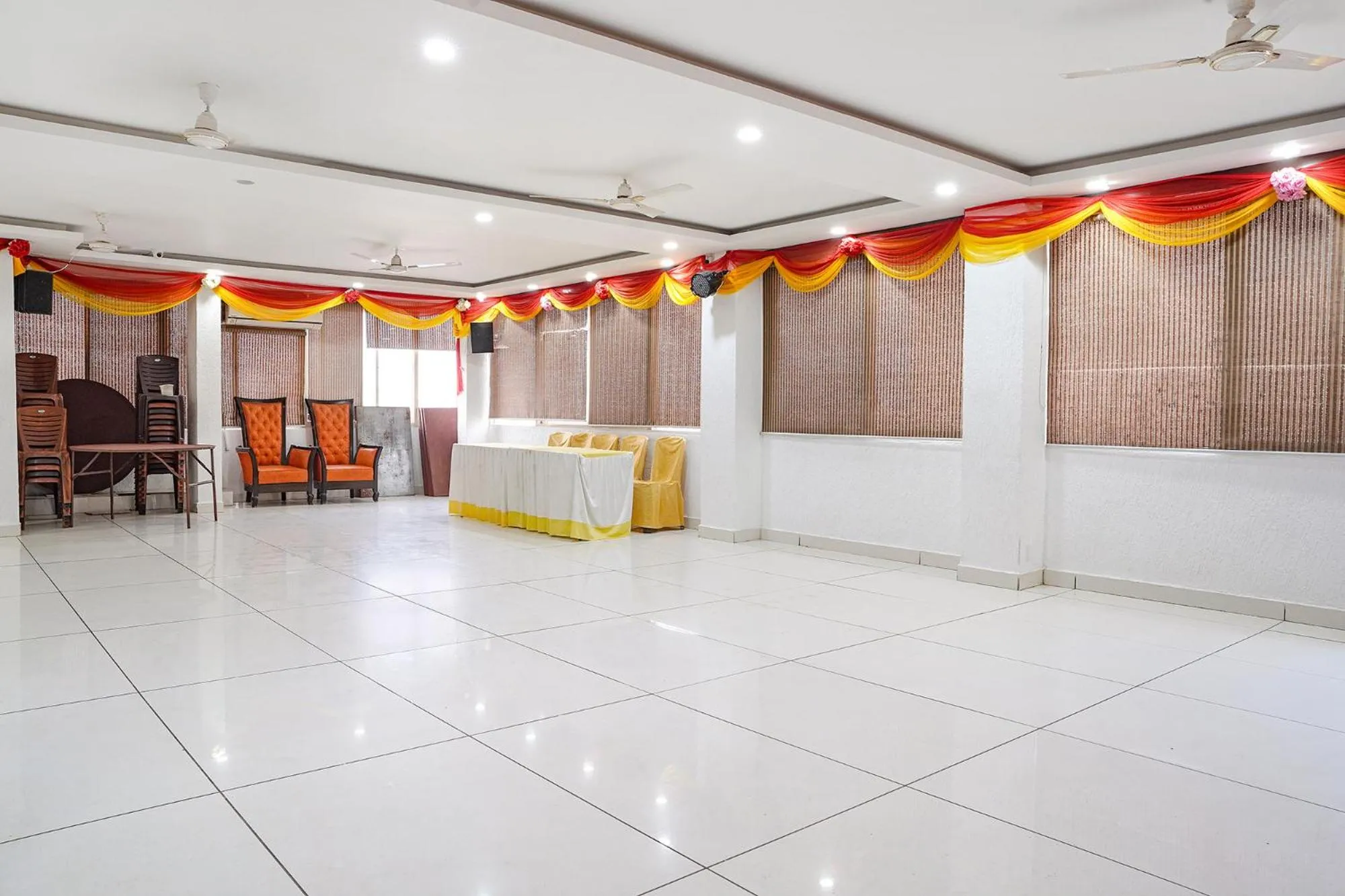 Banquet/Function facilities in FabHotel Jalsa DLX