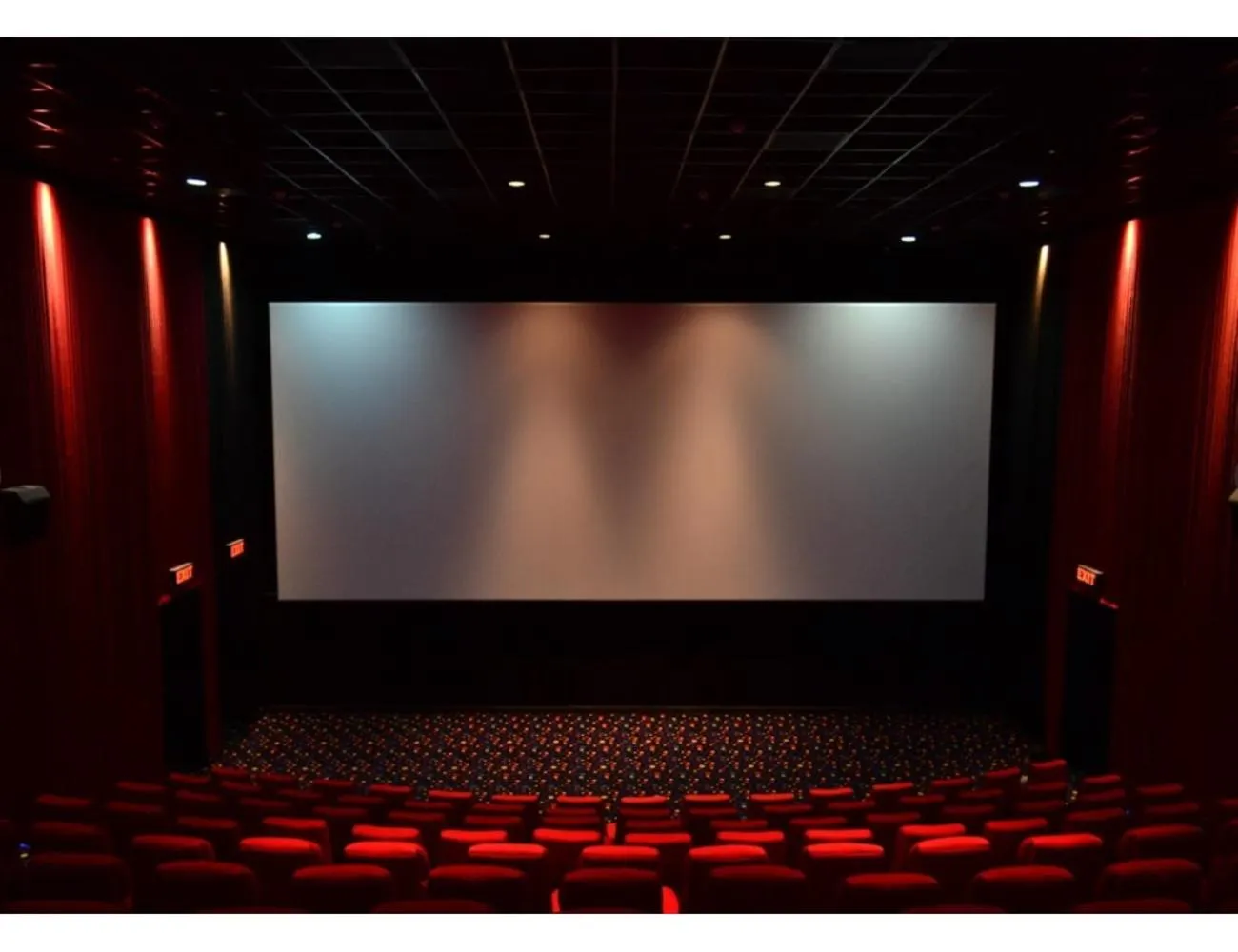 Communal lounge/ TV room in AMR Hotel, Katra