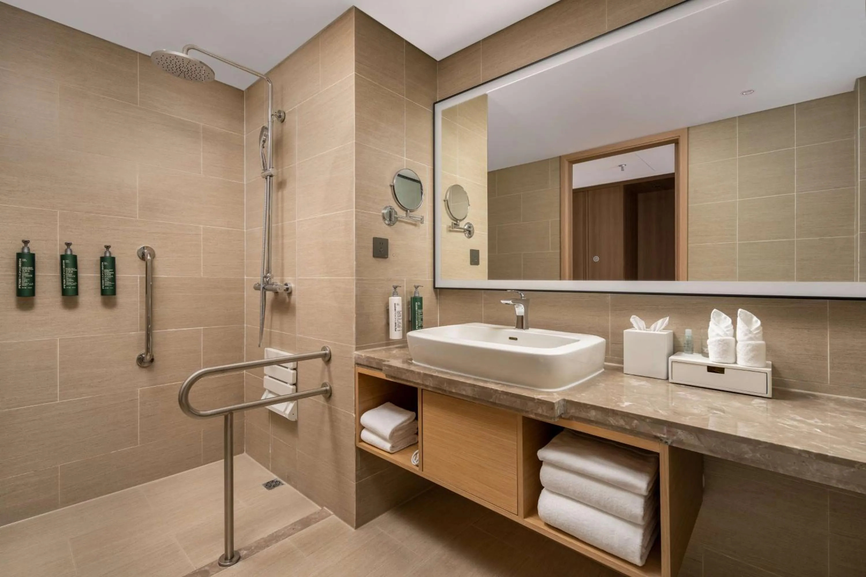 Bathroom in Hilton Garden Inn Nantong Haohe Scenic Area