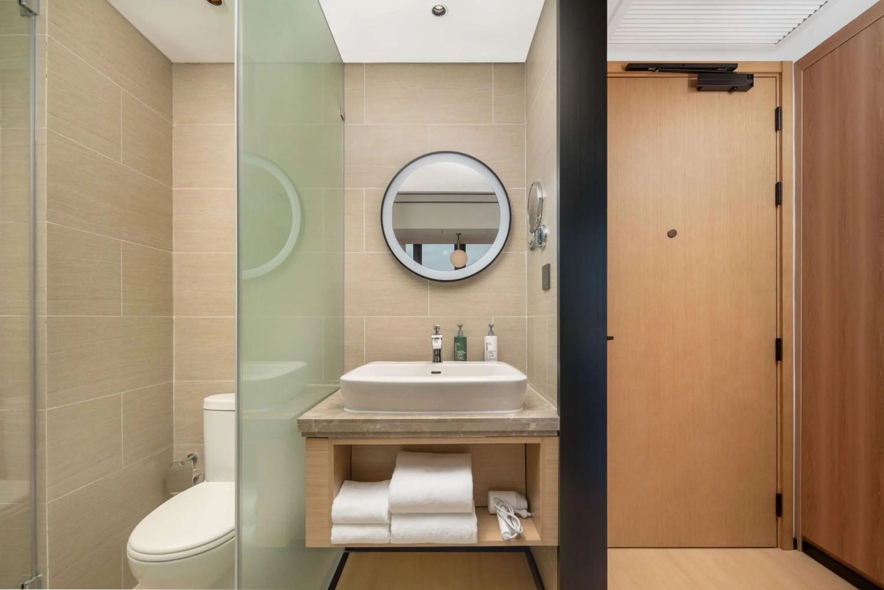 Bathroom in Hilton Garden Inn Nantong Haohe Scenic Area