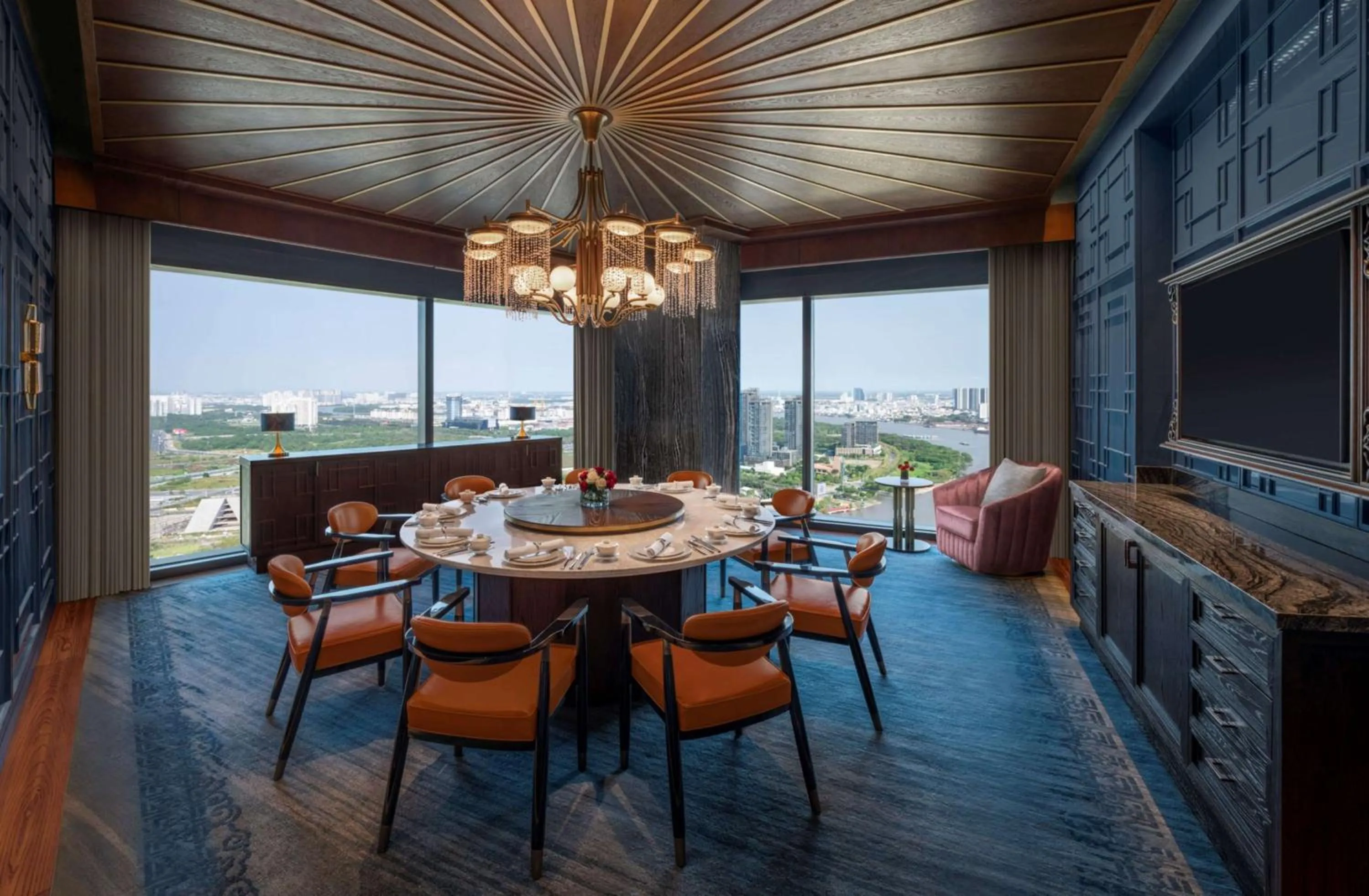 Restaurant/places to eat in Hilton Saigon