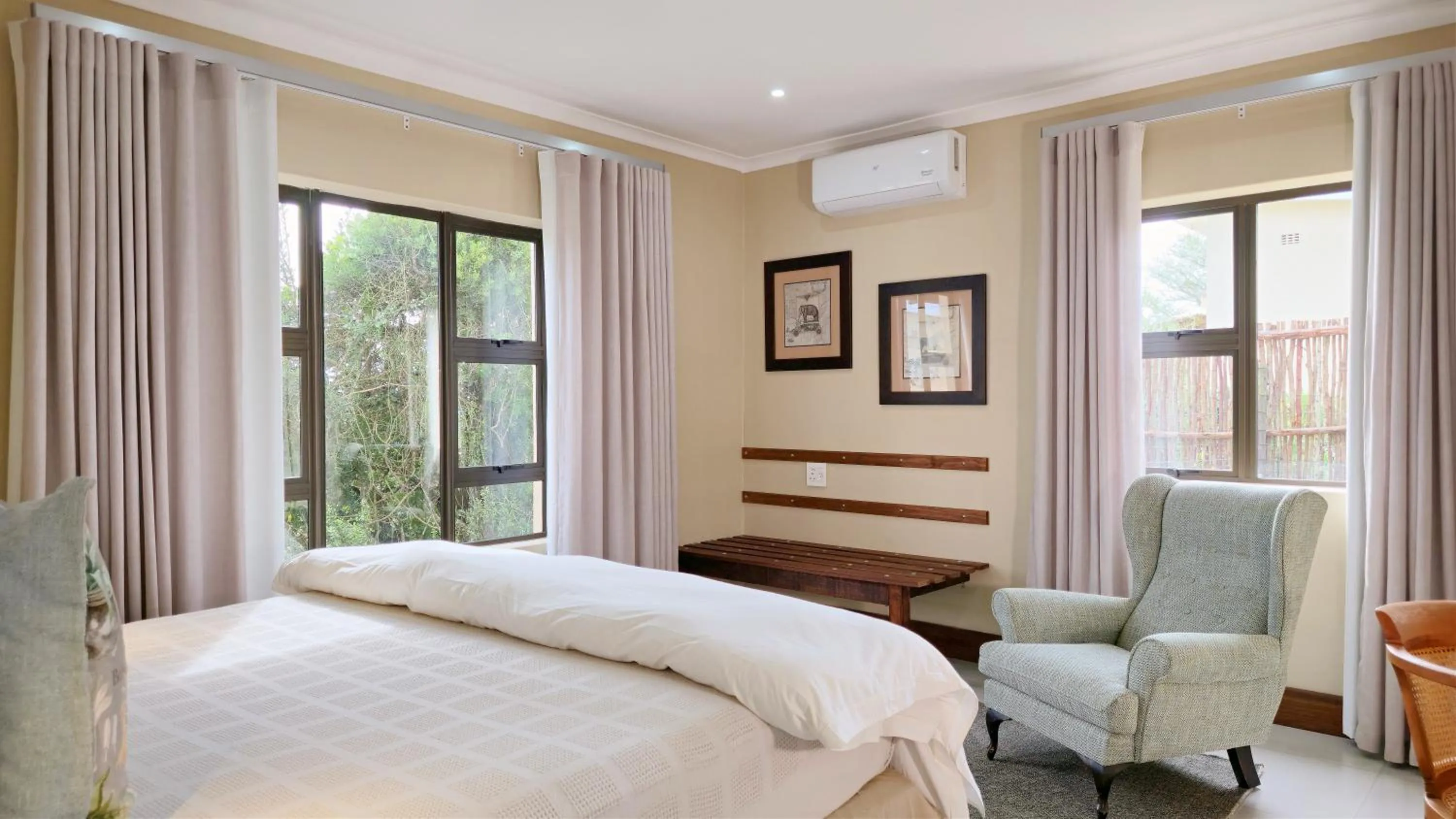 Bedroom, Bed in Hitgeheim Garden Cottages