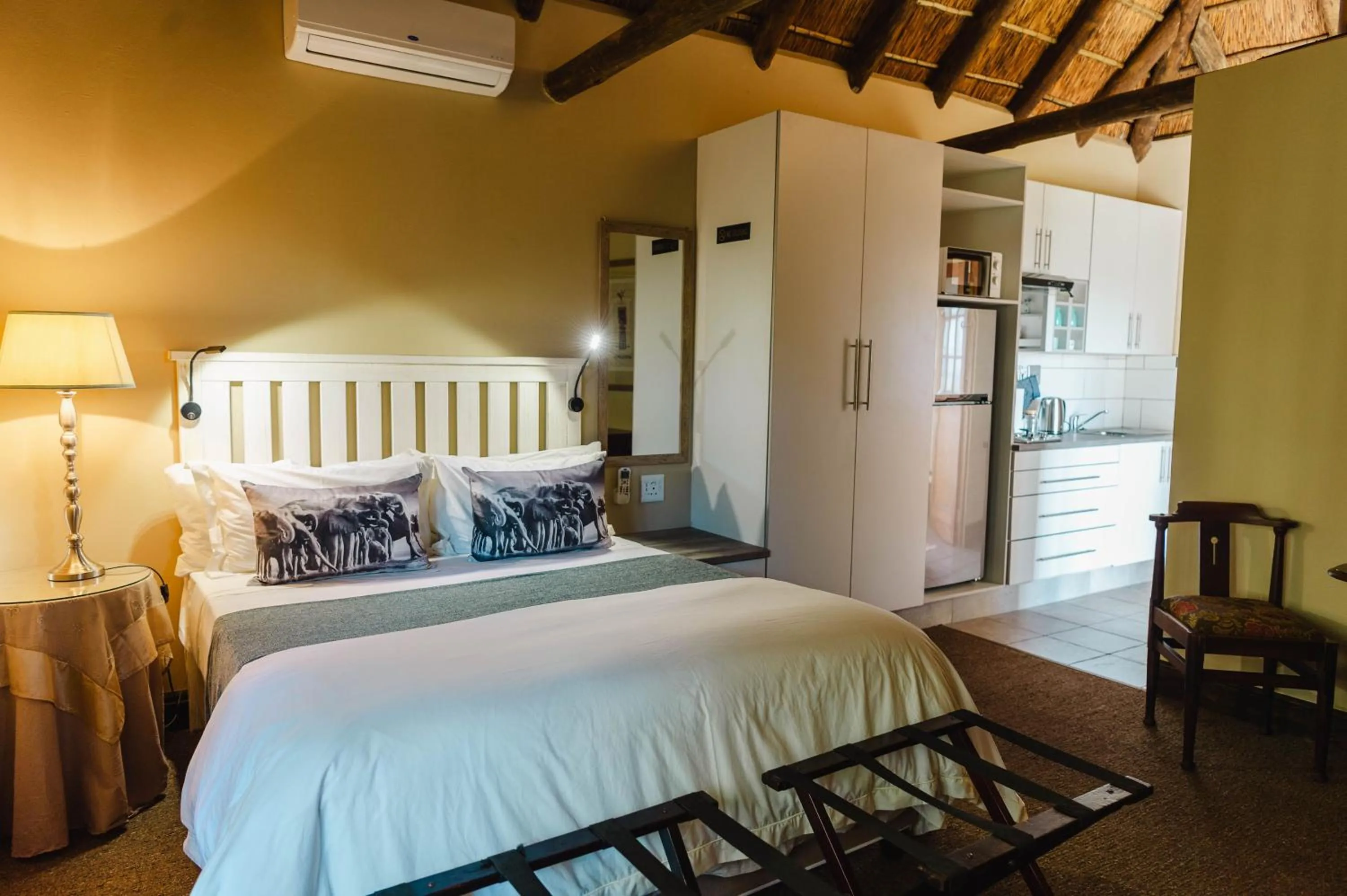 Bed in Hitgeheim Garden Cottages