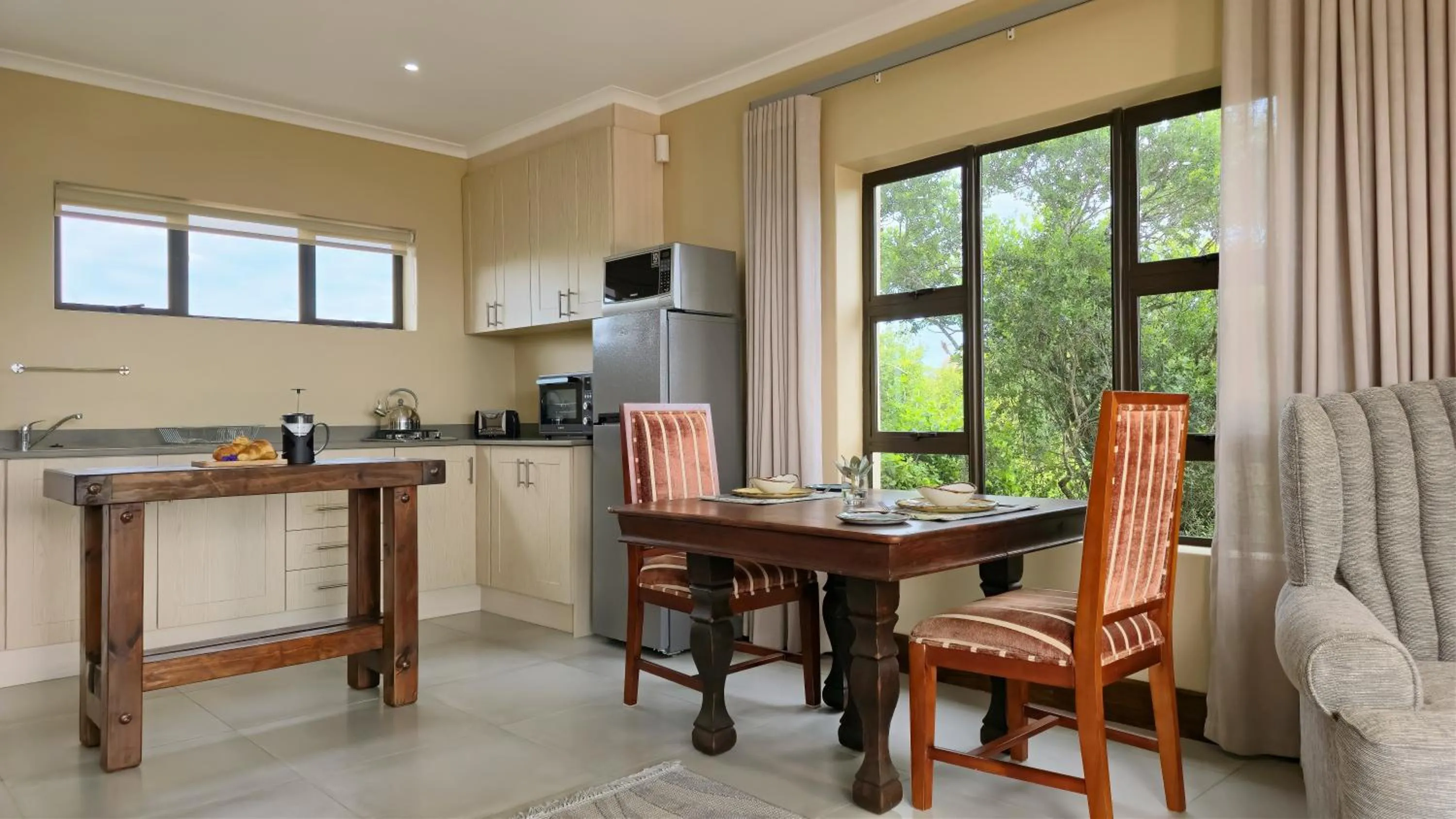 Living room in Hitgeheim Garden Cottages