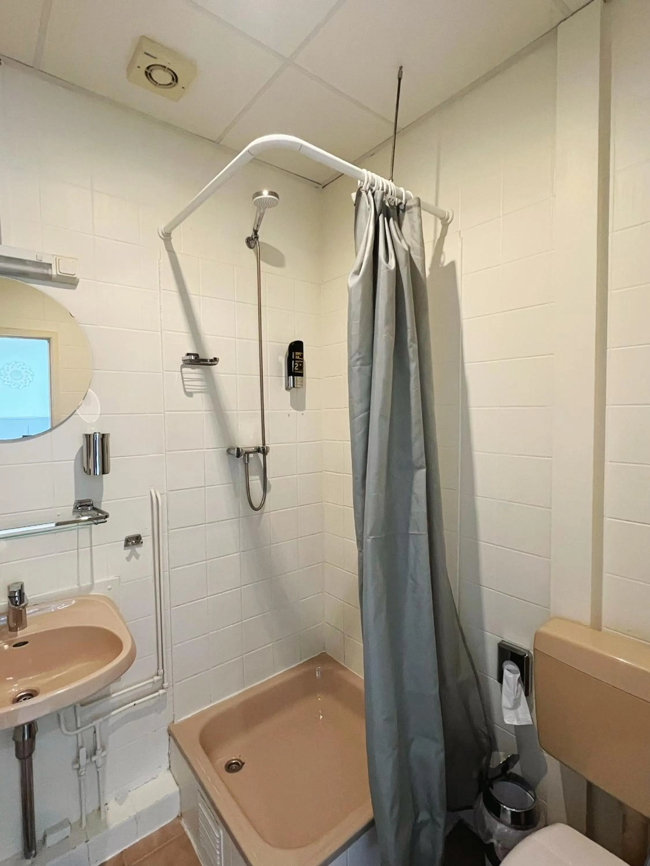 Shower in CoronaZeist-Utrecht NL