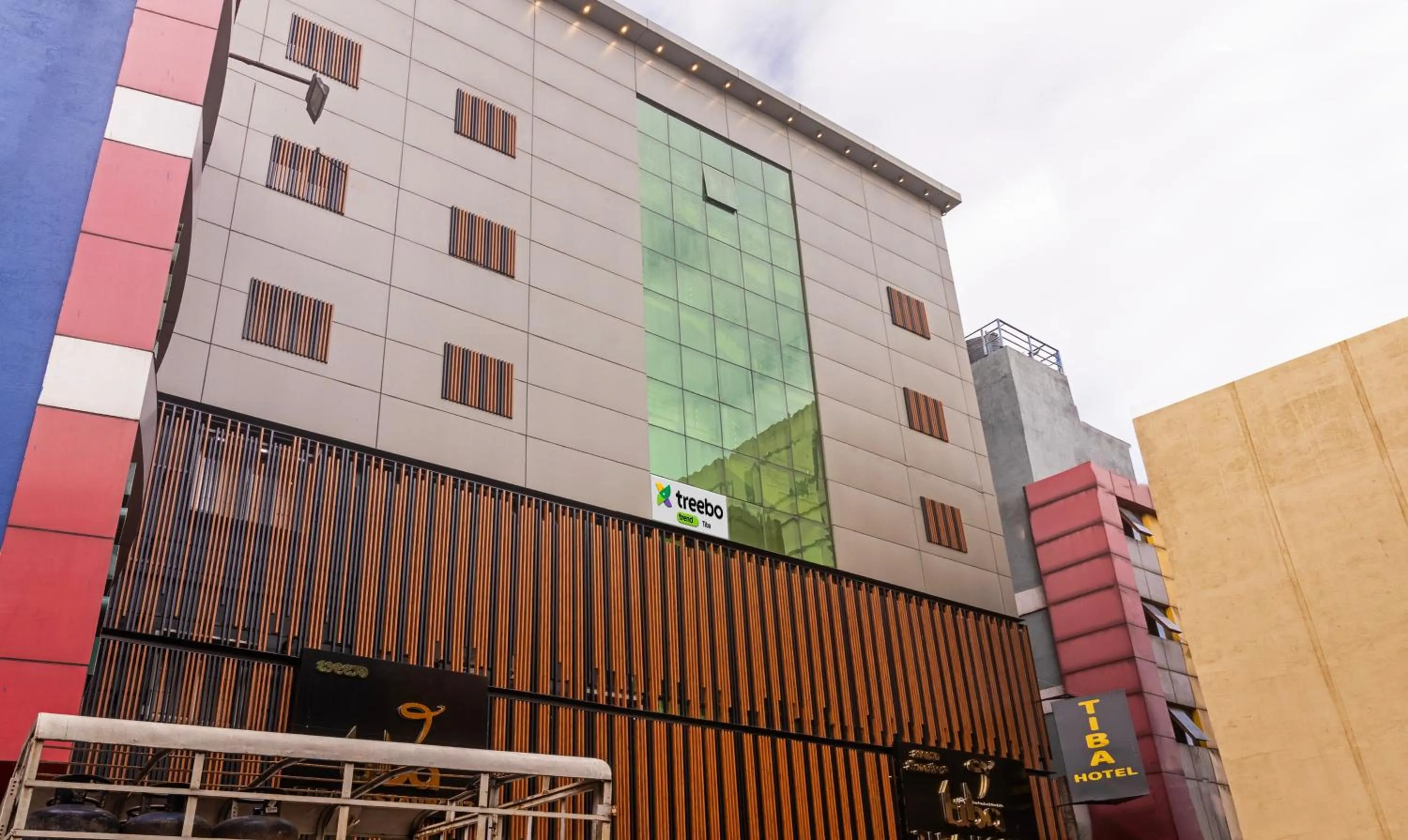 Facade/entrance in Treebo Tiba