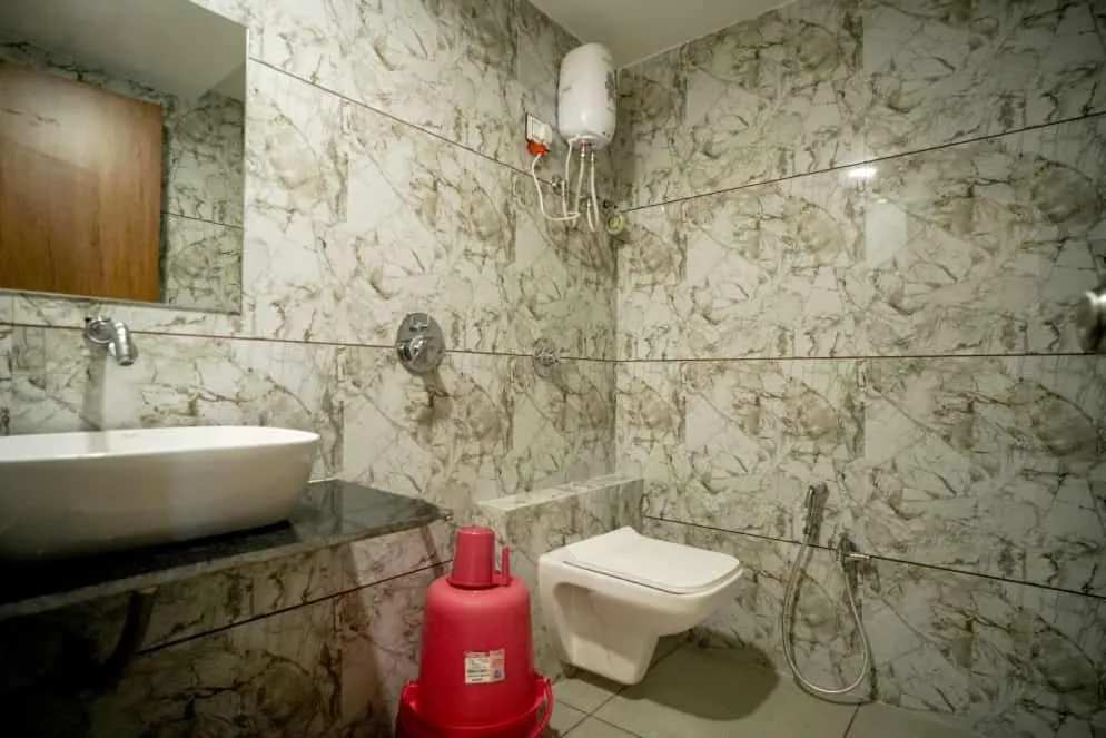 Shower in Hotel Mahaveer