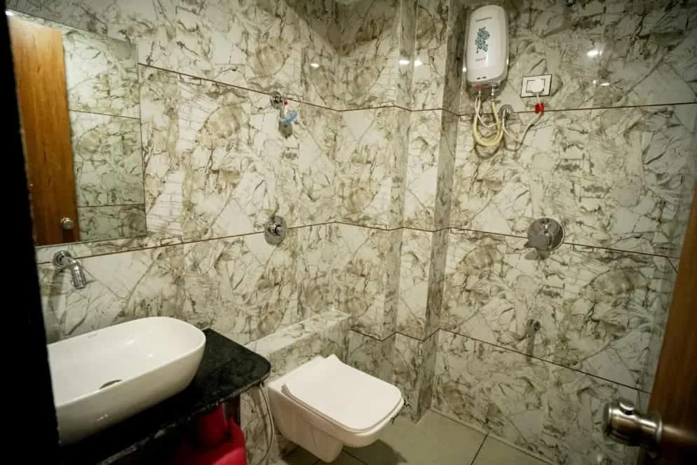 Shower in Hotel Mahaveer