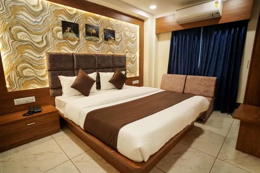 Bedroom, Bed in Hotel Mahaveer