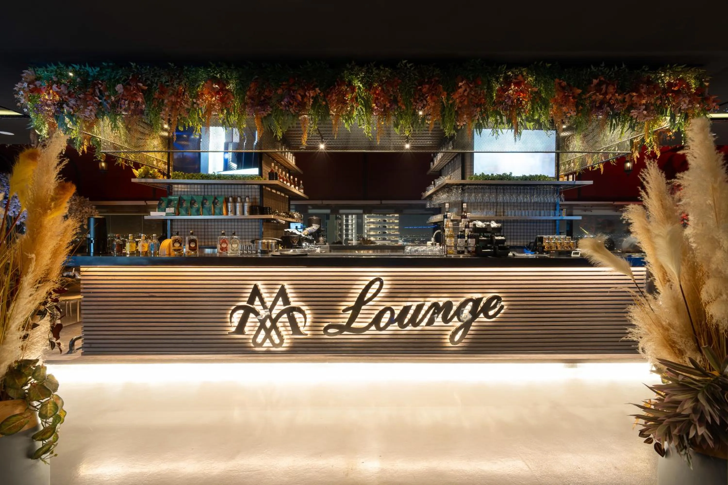 Restaurant/places to eat in Msharef Almoden hotel