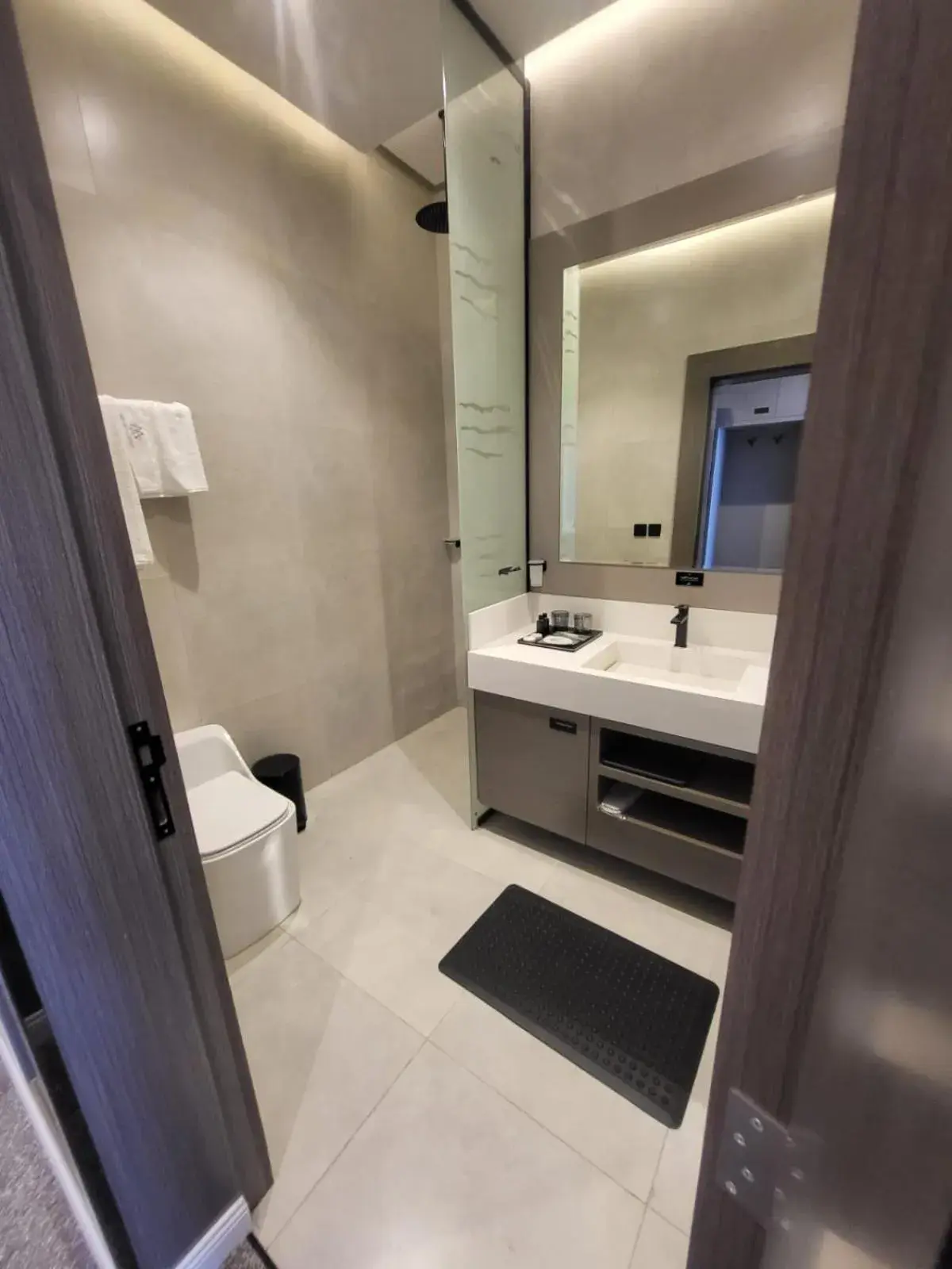 Deluxe King Room in Msharef Almoden hotel Deluxe King Room in Msharef Almoden hotel