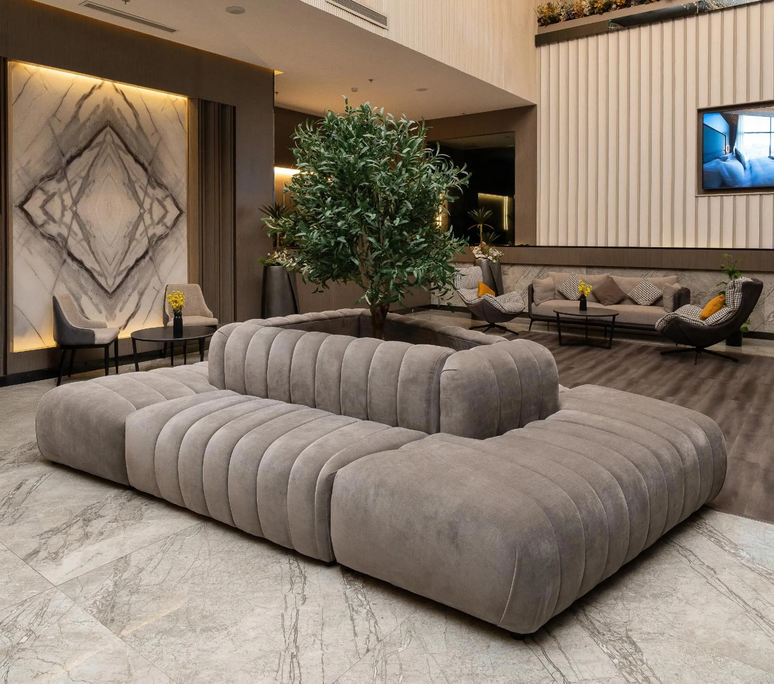 Lobby or reception in Msharef Almoden hotel