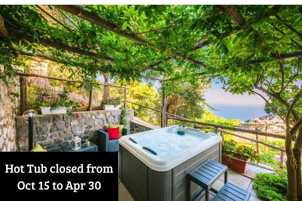 Hot Tub in Monte Brusara Relais