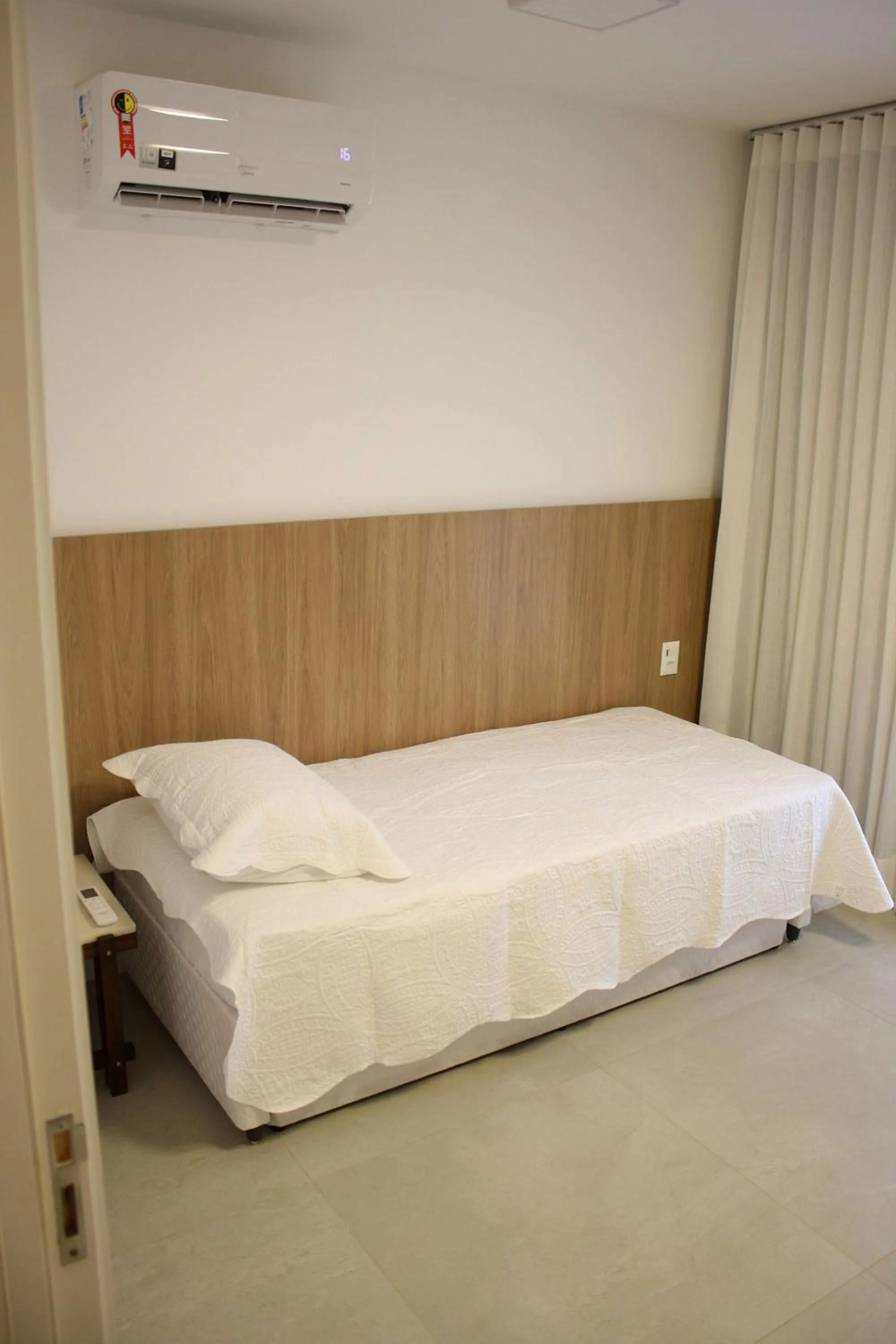 Bedroom, Bed in Noroeste Easy by CentoEdez